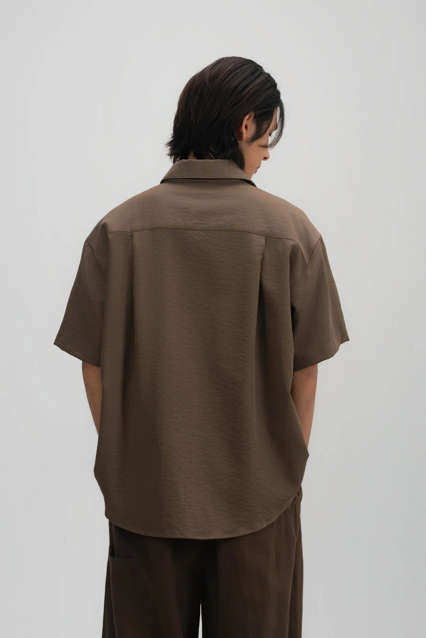 Gender Neutral Drape Neck Short-Sleeve Shirt (Tea)