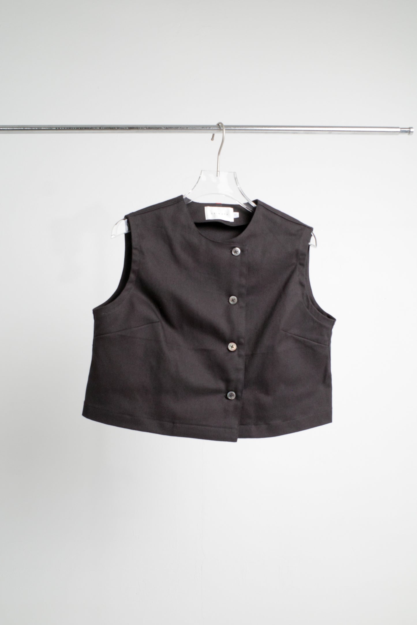 NIKO VEST IN BLACK