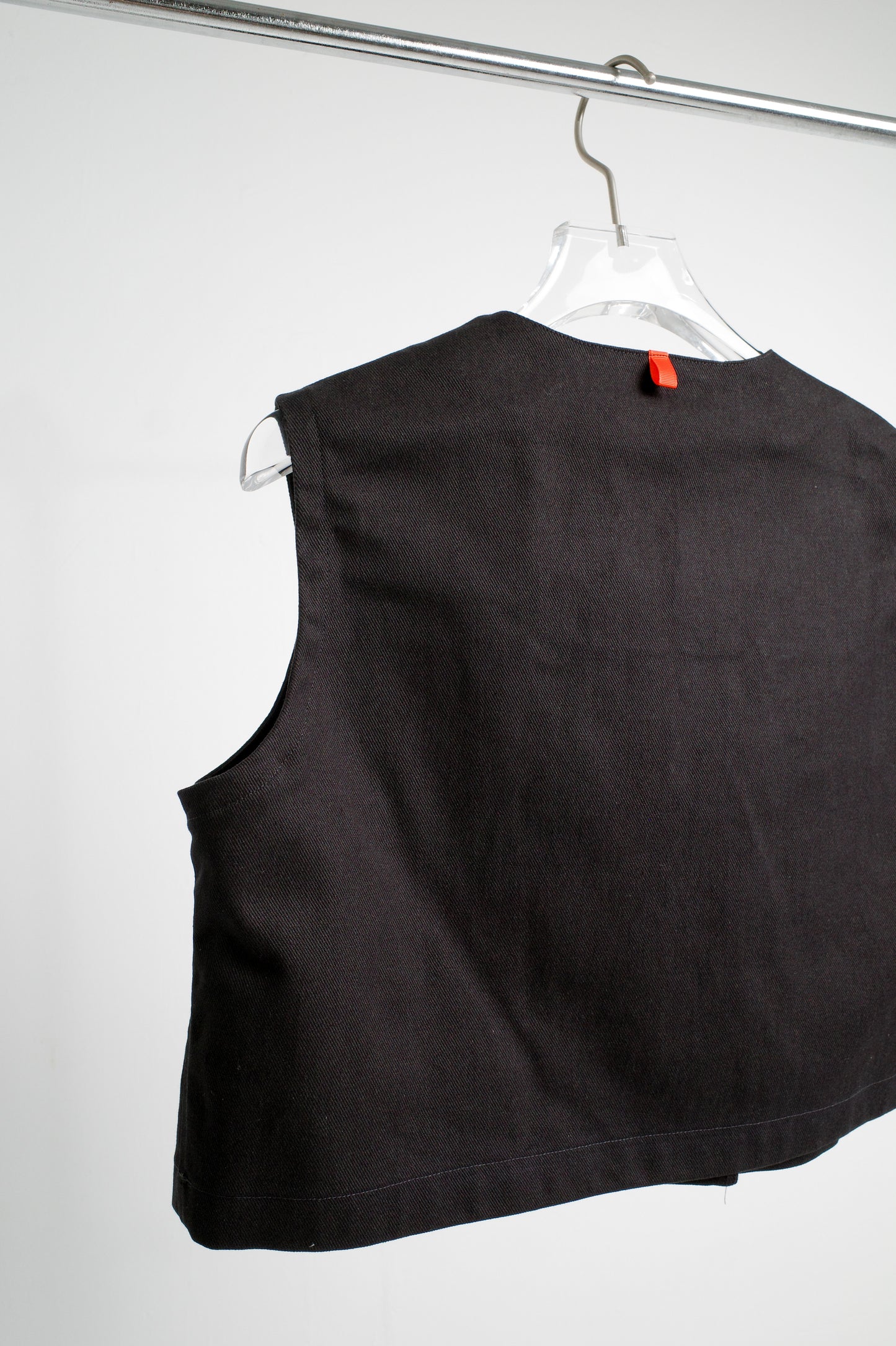 NIKO VEST IN BLACK