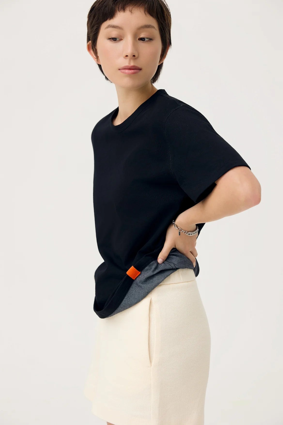 EVERYDAY REVERSIBLE TEE IN BLACK & STEEL GREY