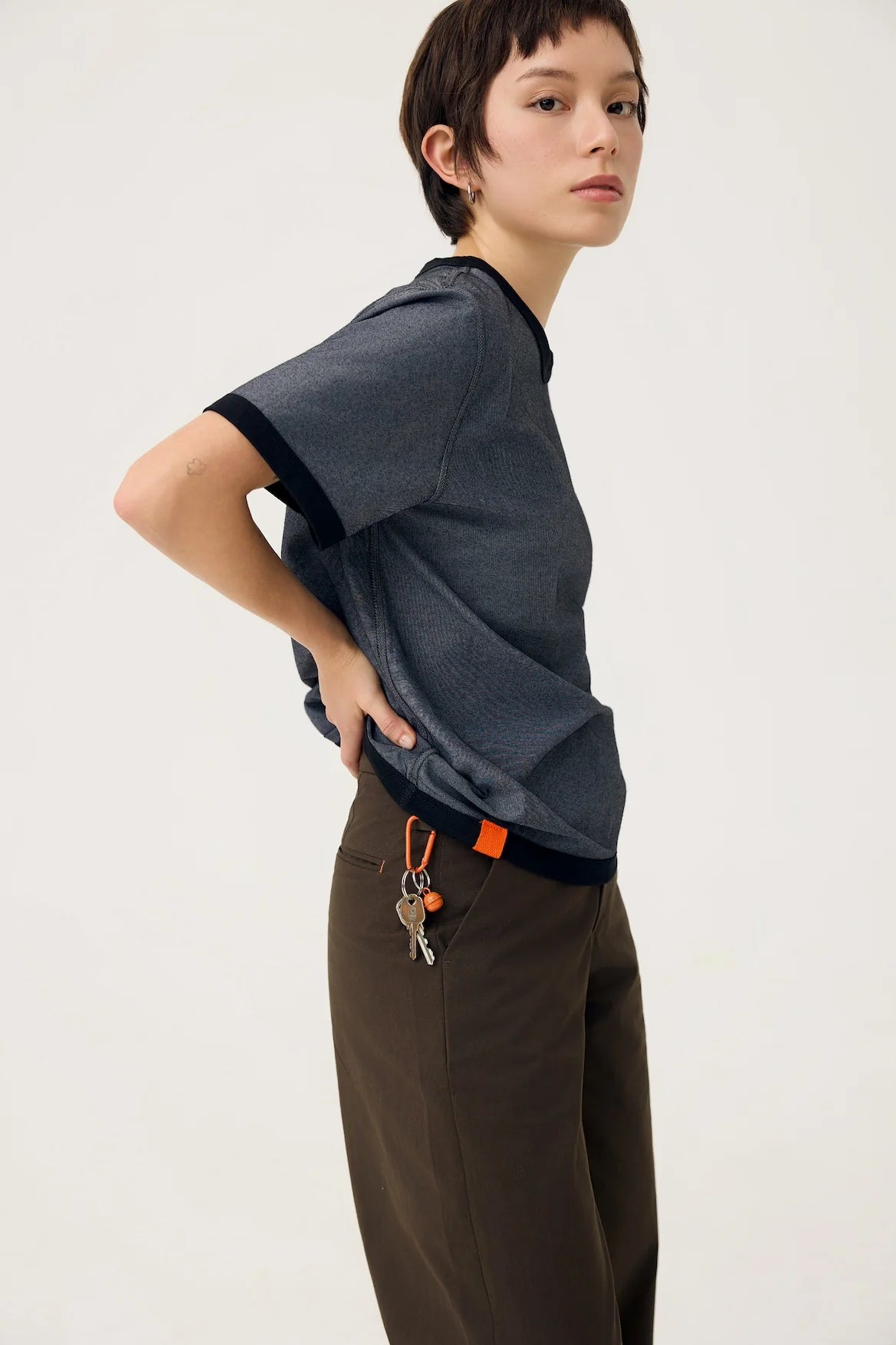 EVERYDAY REVERSIBLE TEE IN BLACK & STEEL GREY