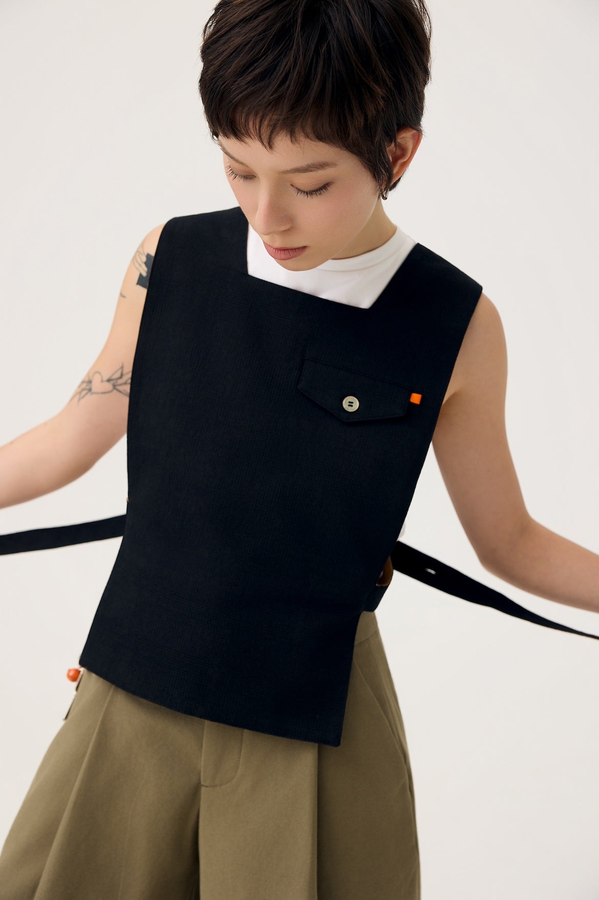 GYAKU 2-WAY REVERSIBLE VEST IN BLACK & CARAMEL