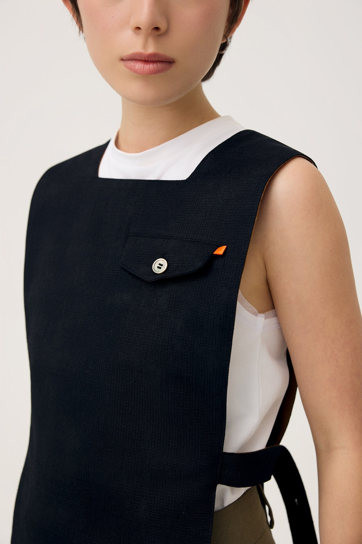 GYAKU 2-WAY REVERSIBLE VEST IN BLACK & CARAMEL