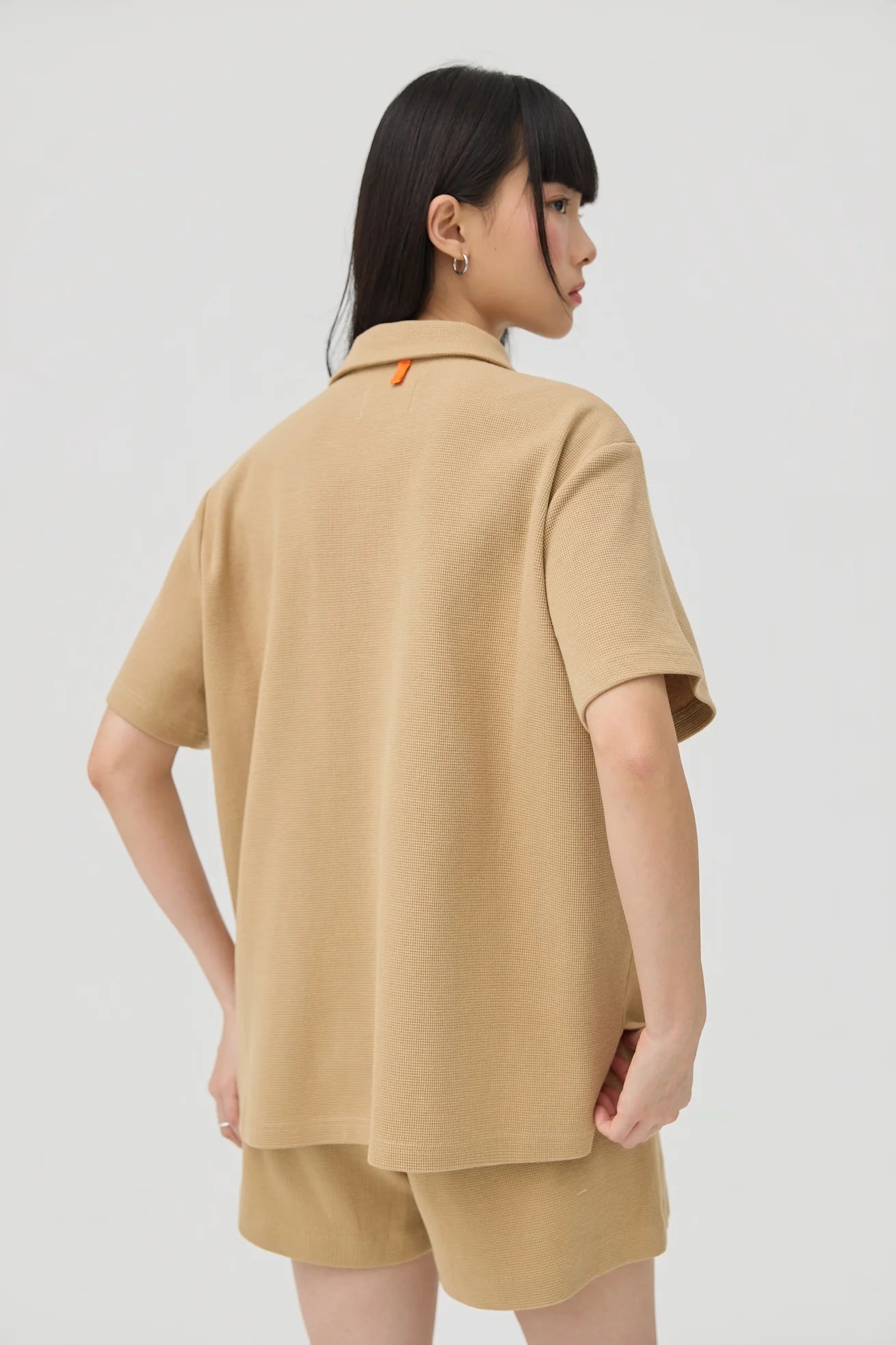 JINWA KNIT POLO IN KHAKI - BEV C multi label store