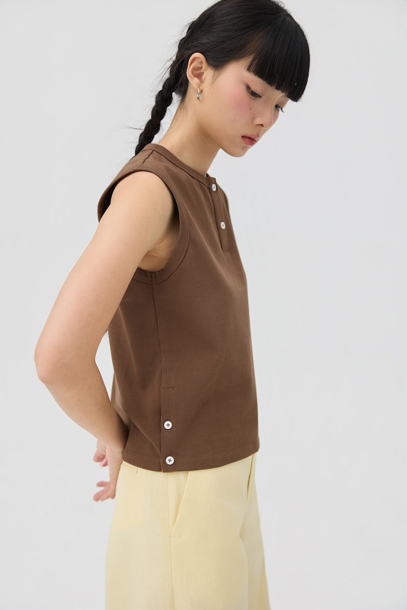 MUSUBI HENLEY TANK - CHOCOLATE