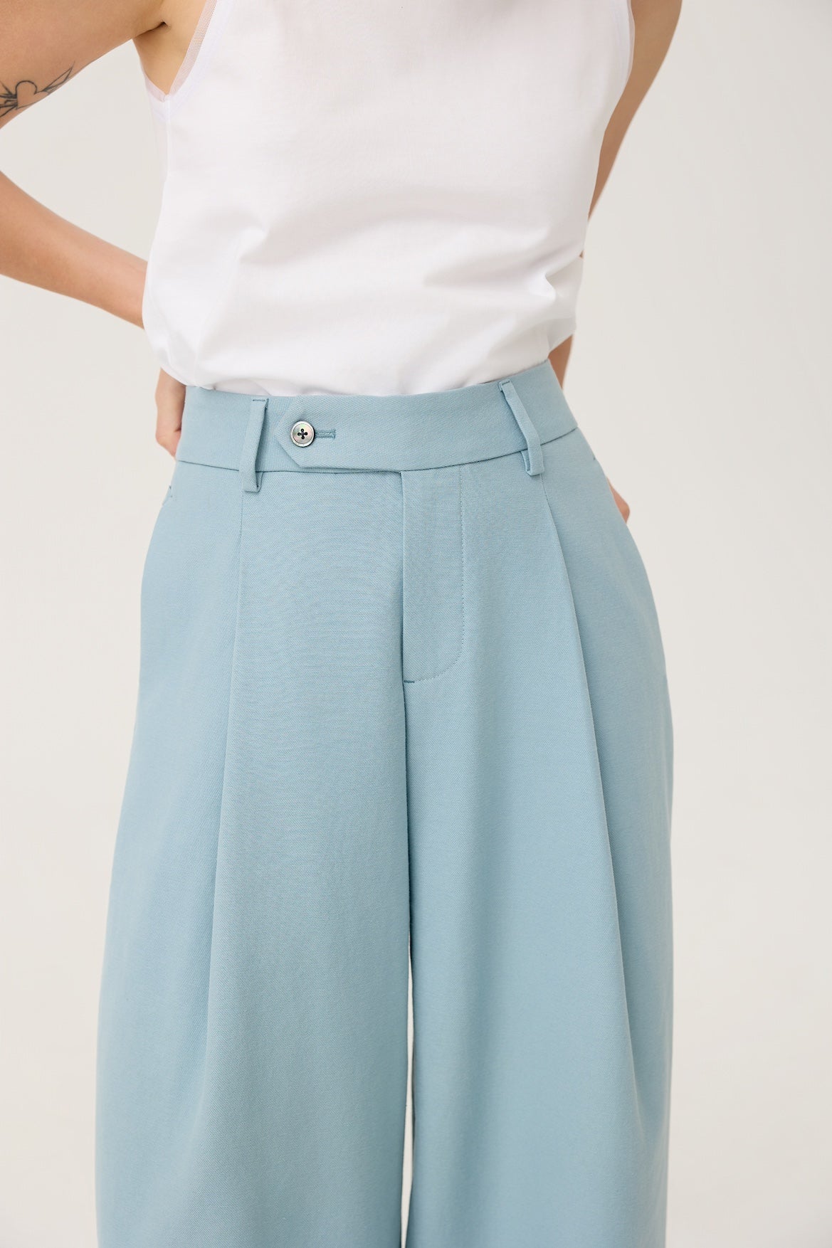 NAGARE PLEAT TROUSERS IN STEEL BLUE