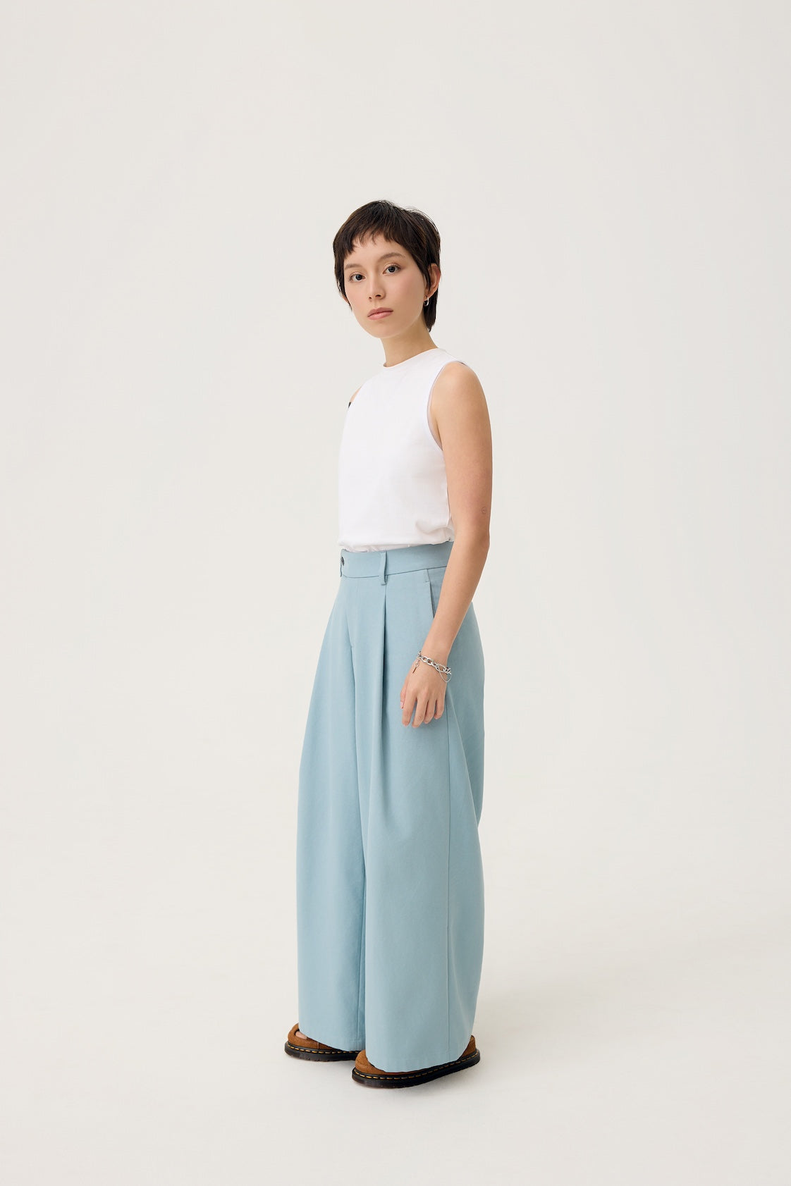 NAGARE PLEAT TROUSERS IN STEEL BLUE
