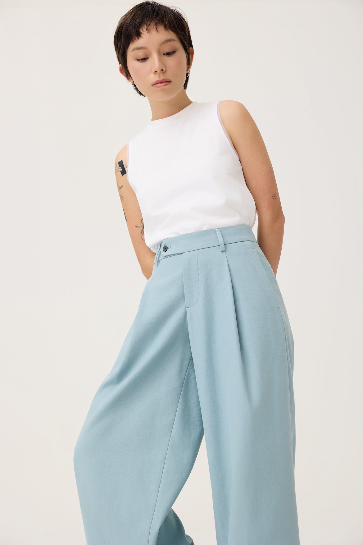 NAGARE PLEAT TROUSERS IN STEEL BLUE