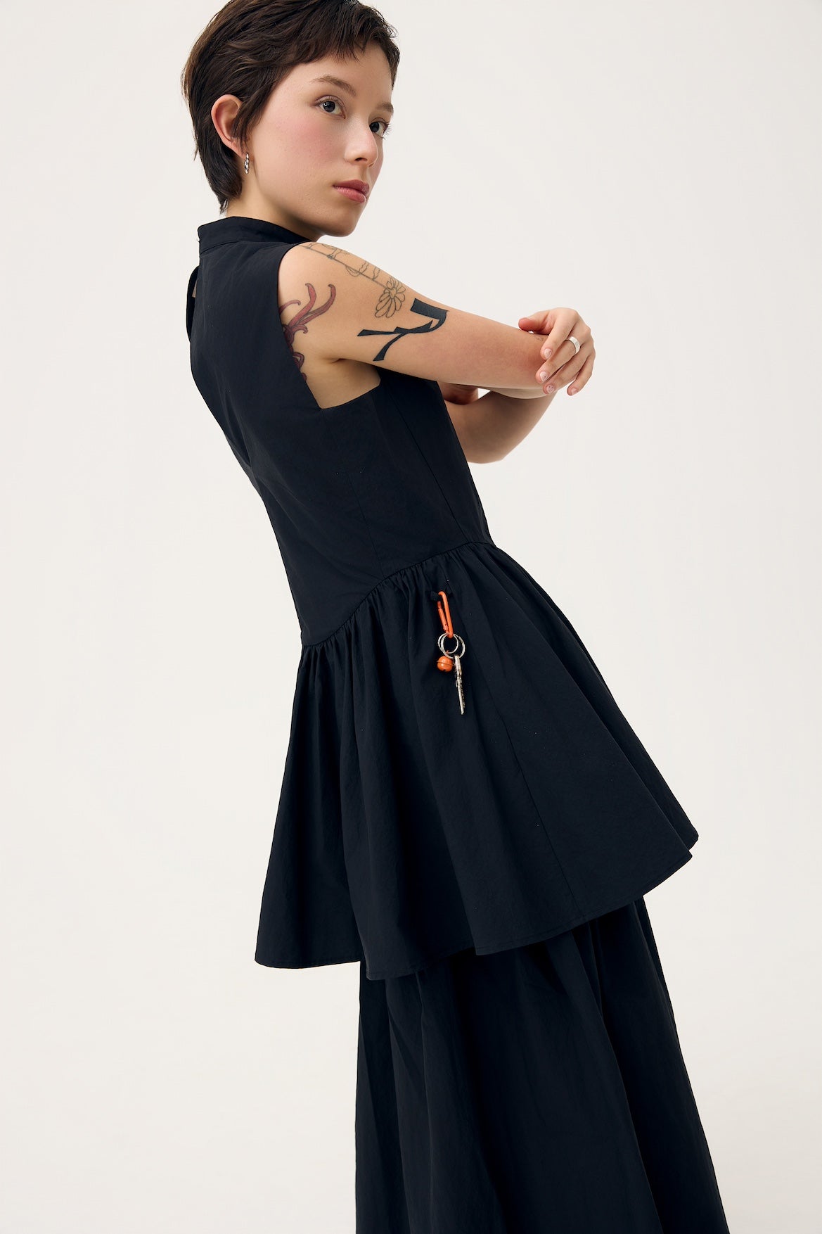 UKABU DRESS IN TONER BLACK