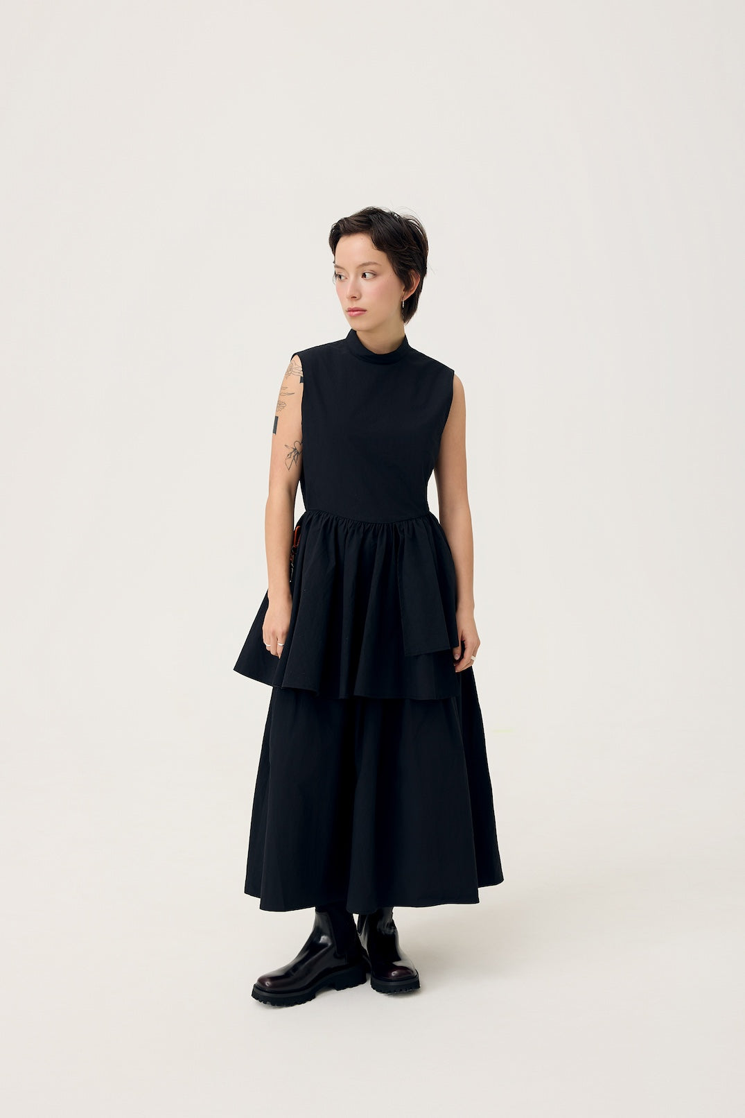 UKABU DRESS IN TONER BLACK