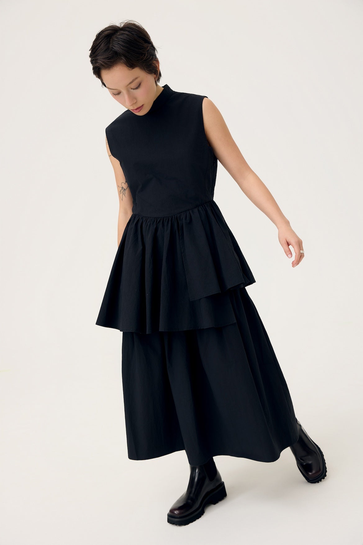 UKABU DRESS IN TONER BLACK