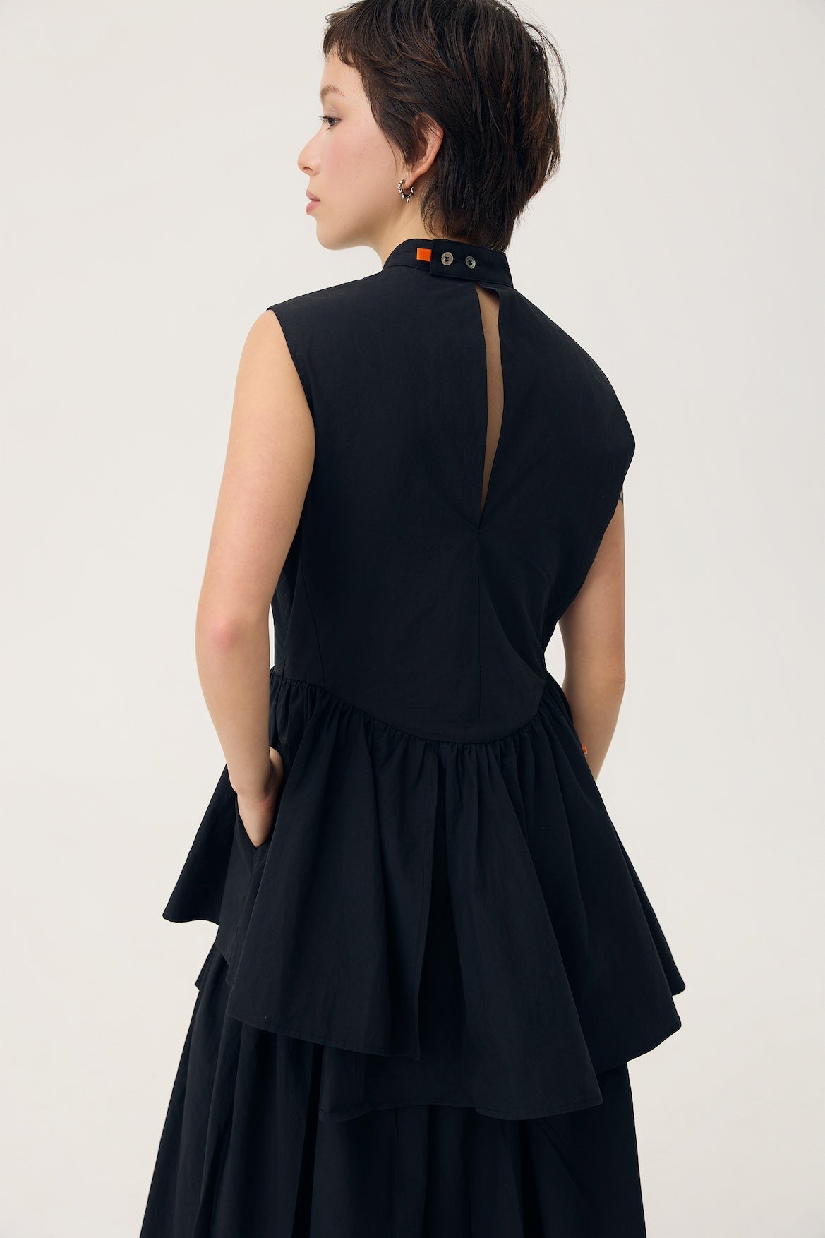 UKABU DRESS IN TONER BLACK
