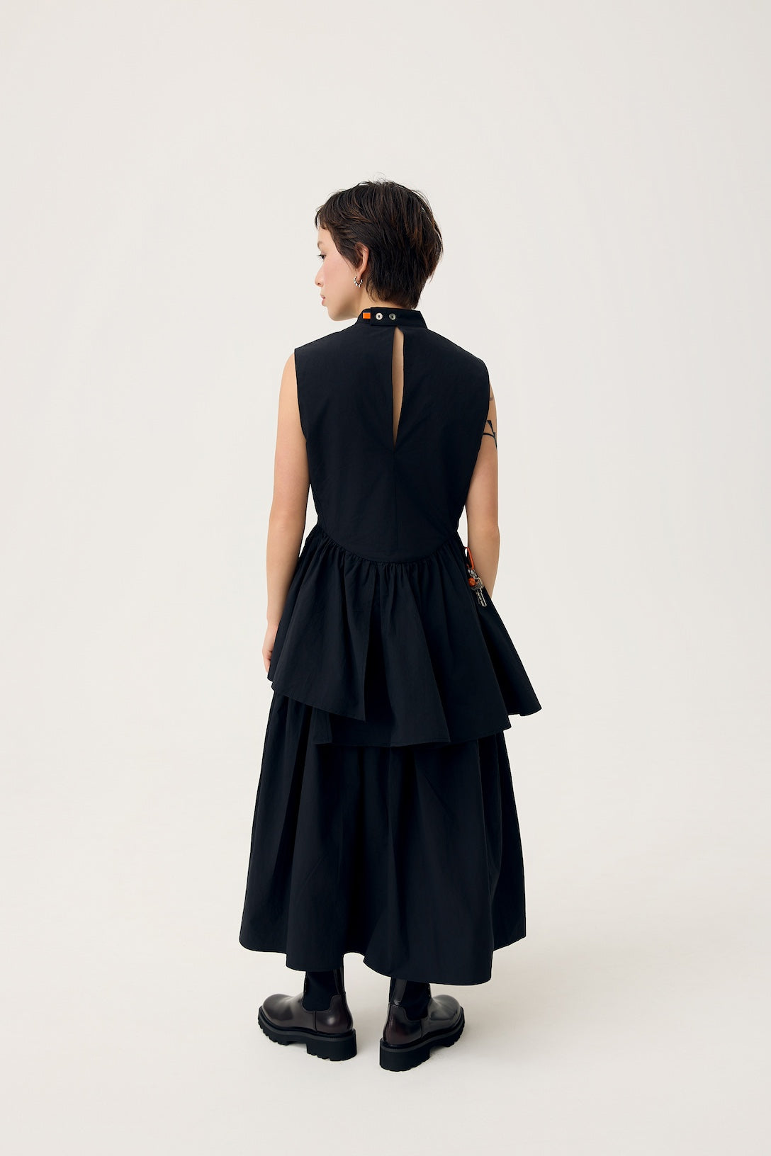 UKABU DRESS IN TONER BLACK