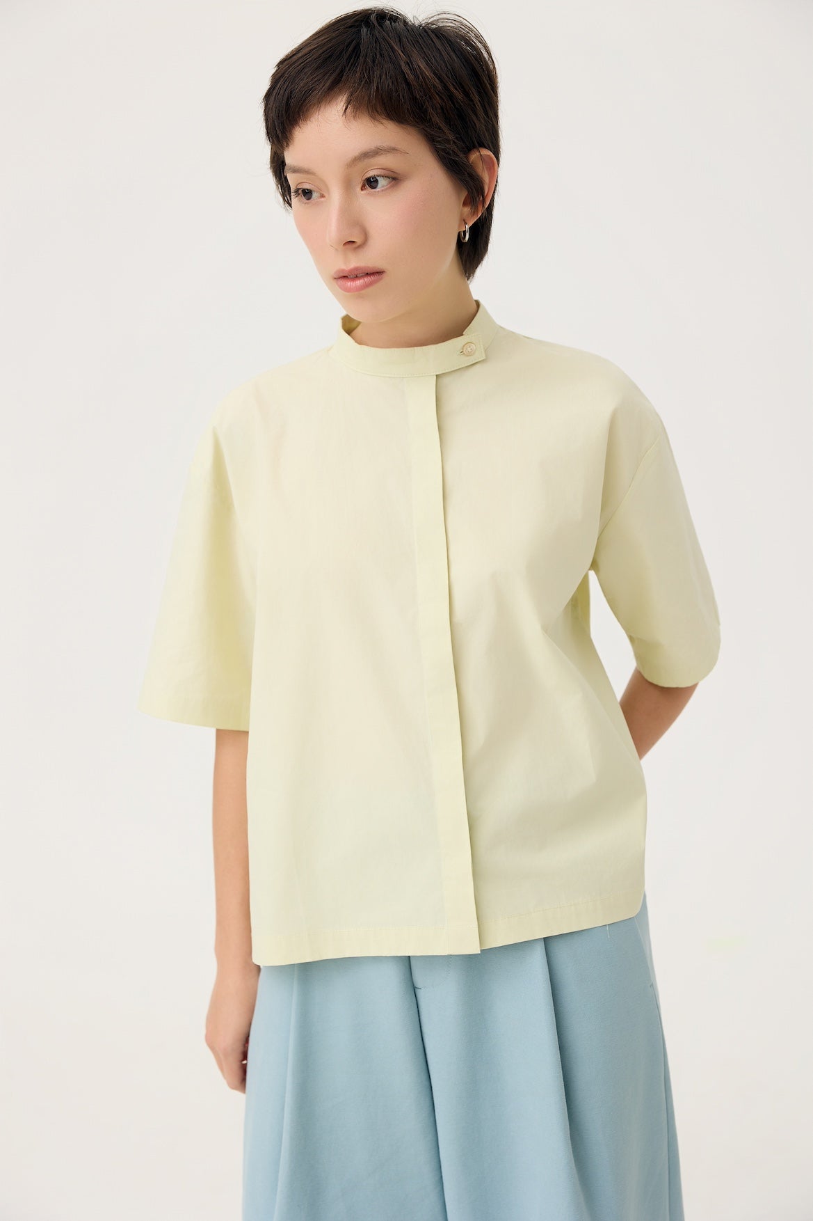 UTSURO CROP SHIRT IN PANDAN GREEN
