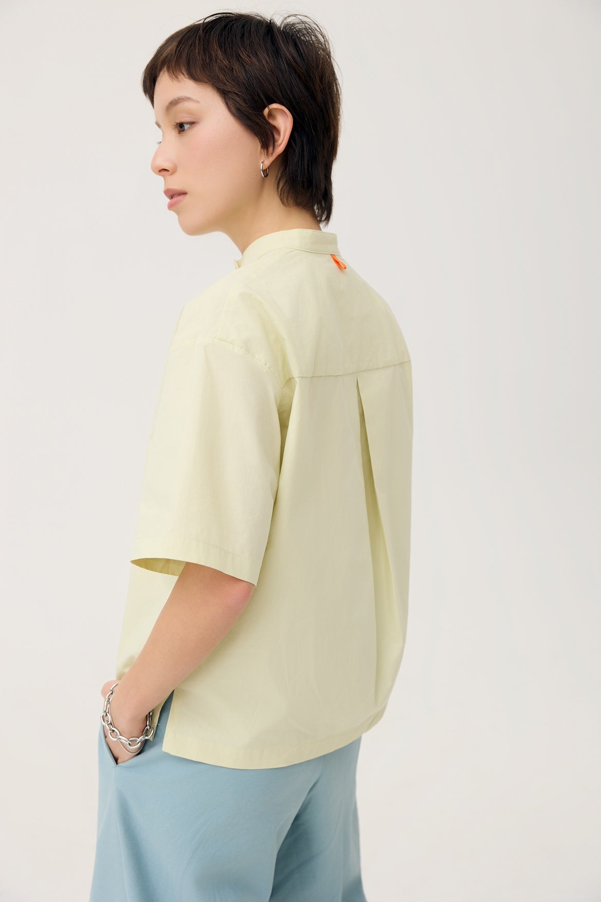 UTSURO CROP SHIRT IN PANDAN GREEN