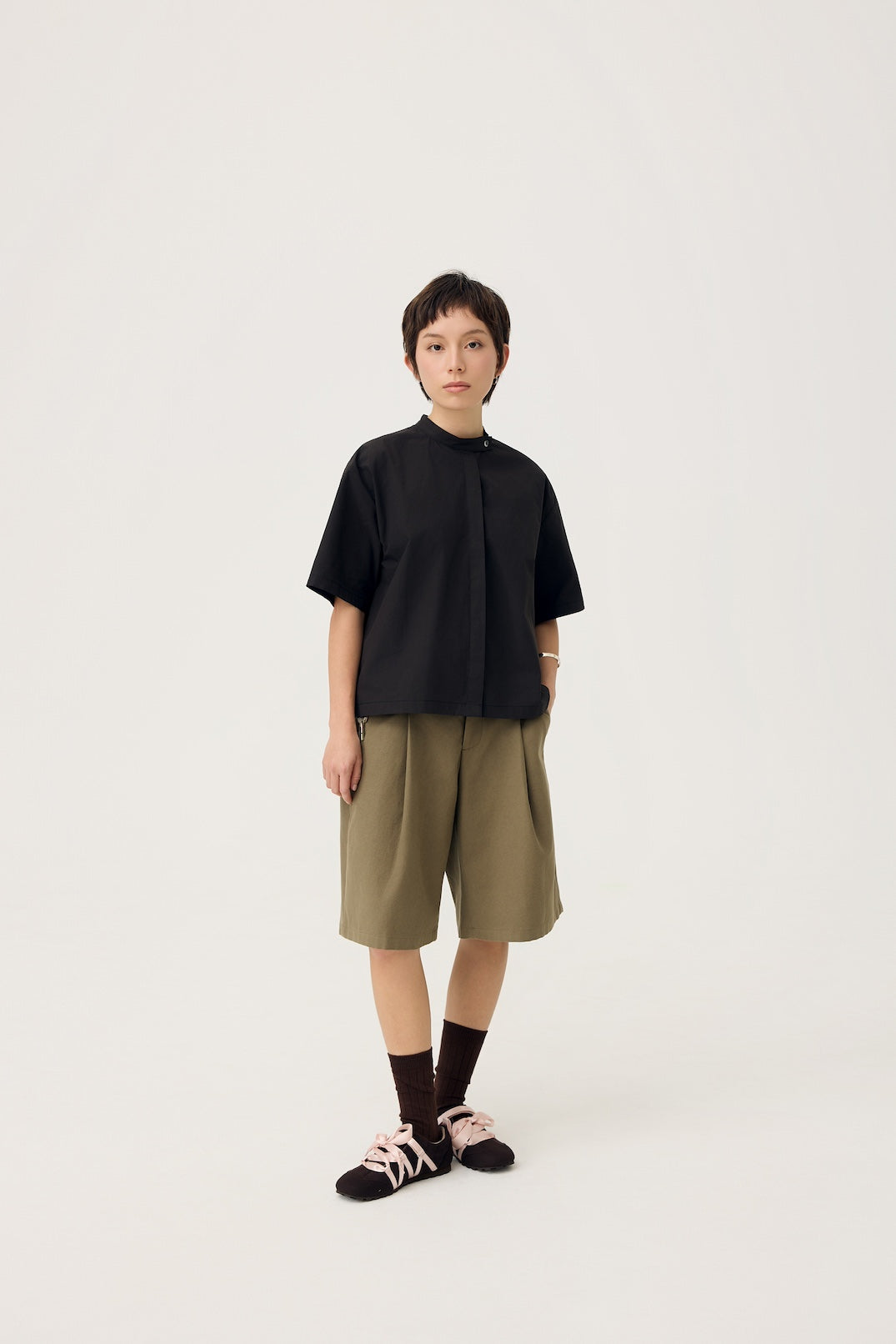 UTSURO CROP SHIRT IN TONER BLACK
