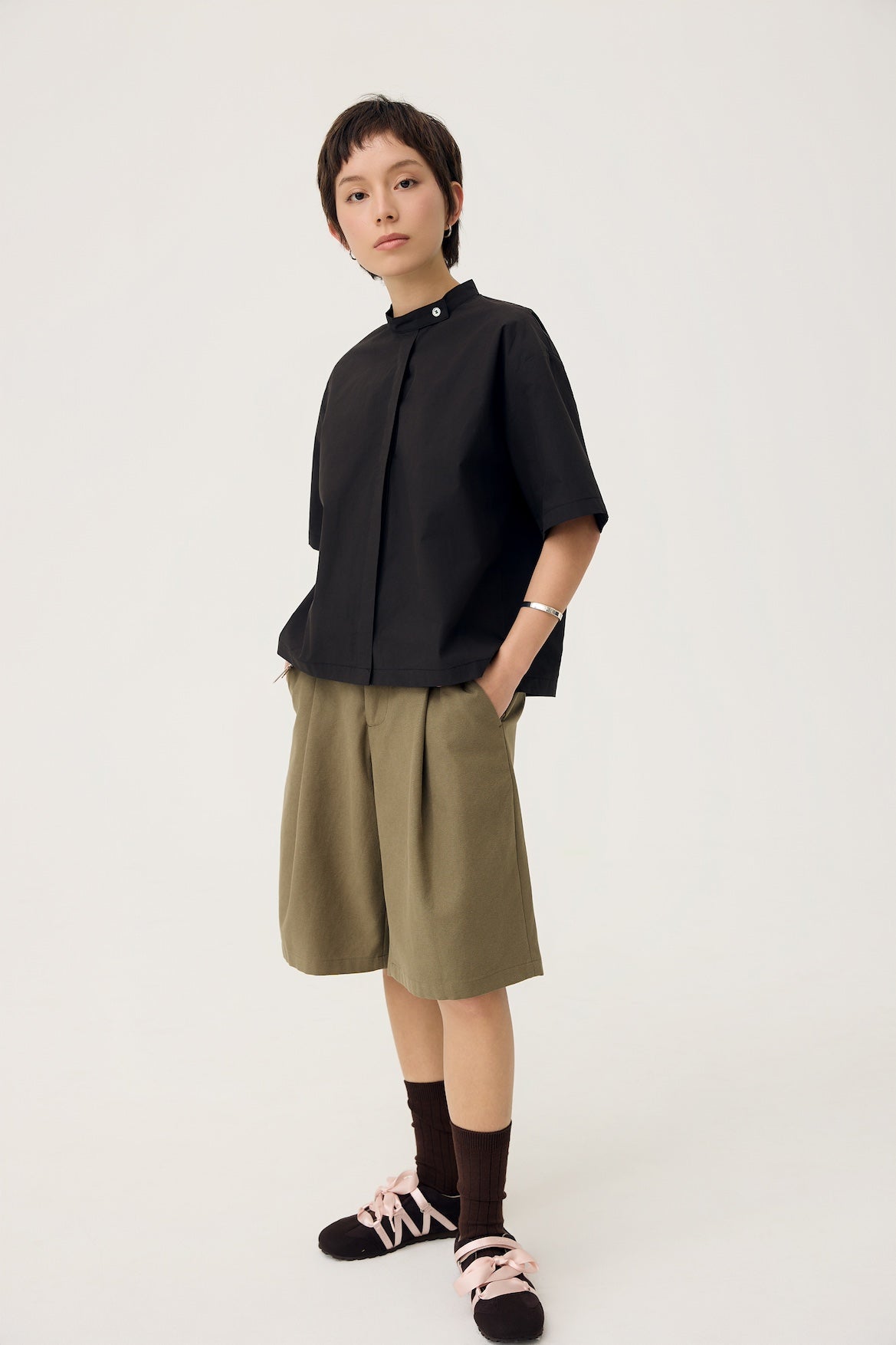 UTSURO CROP SHIRT IN TONER BLACK