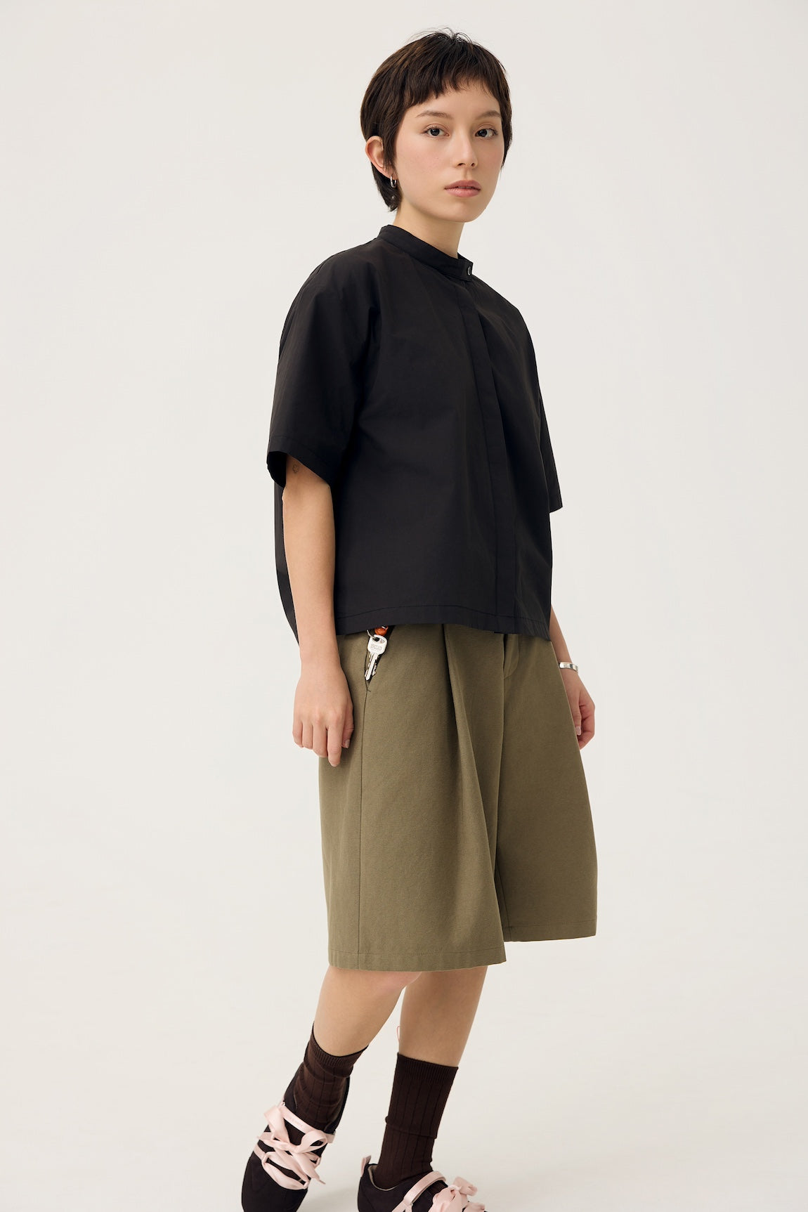 UTSURO CROP SHIRT IN TONER BLACK