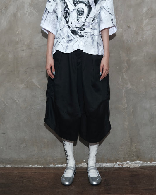 Curveform Jorts in Black