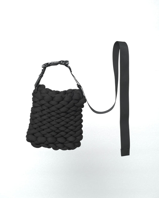 CHUNKY KNIT SLING BAG