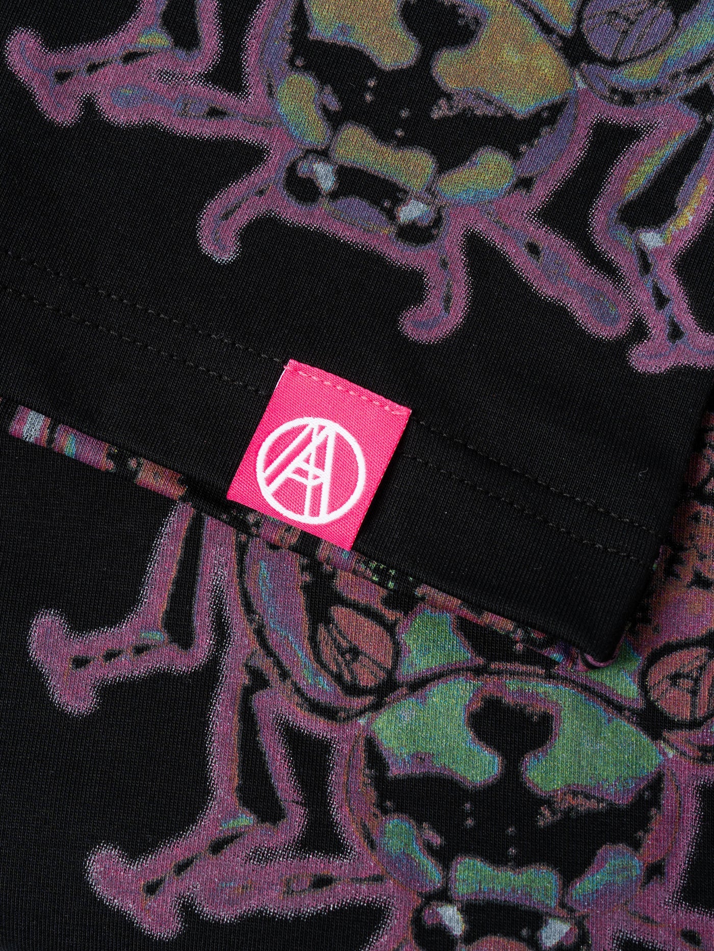BUGS L/S TEE