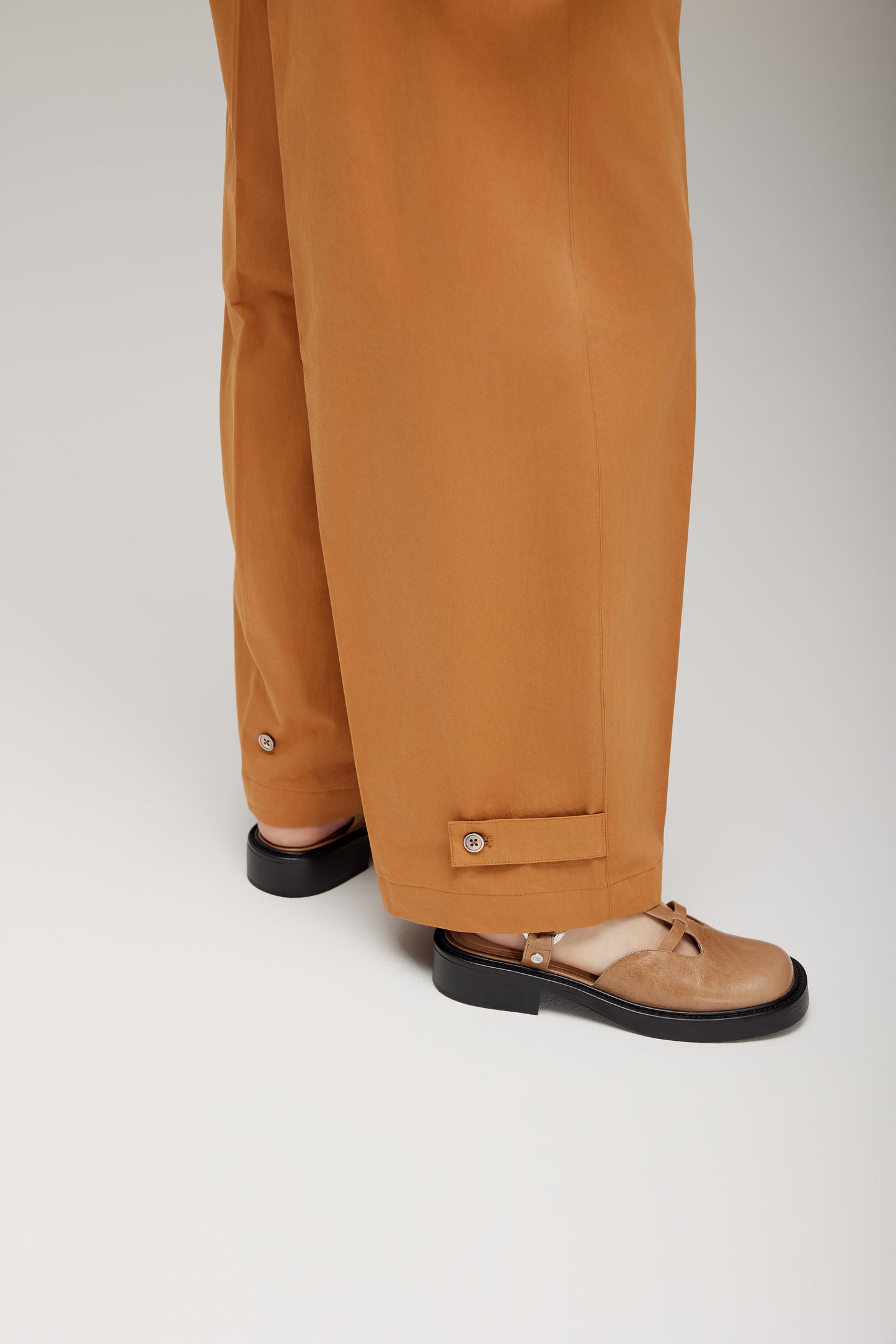 BARUN TROUSERS  IN CARAMEL