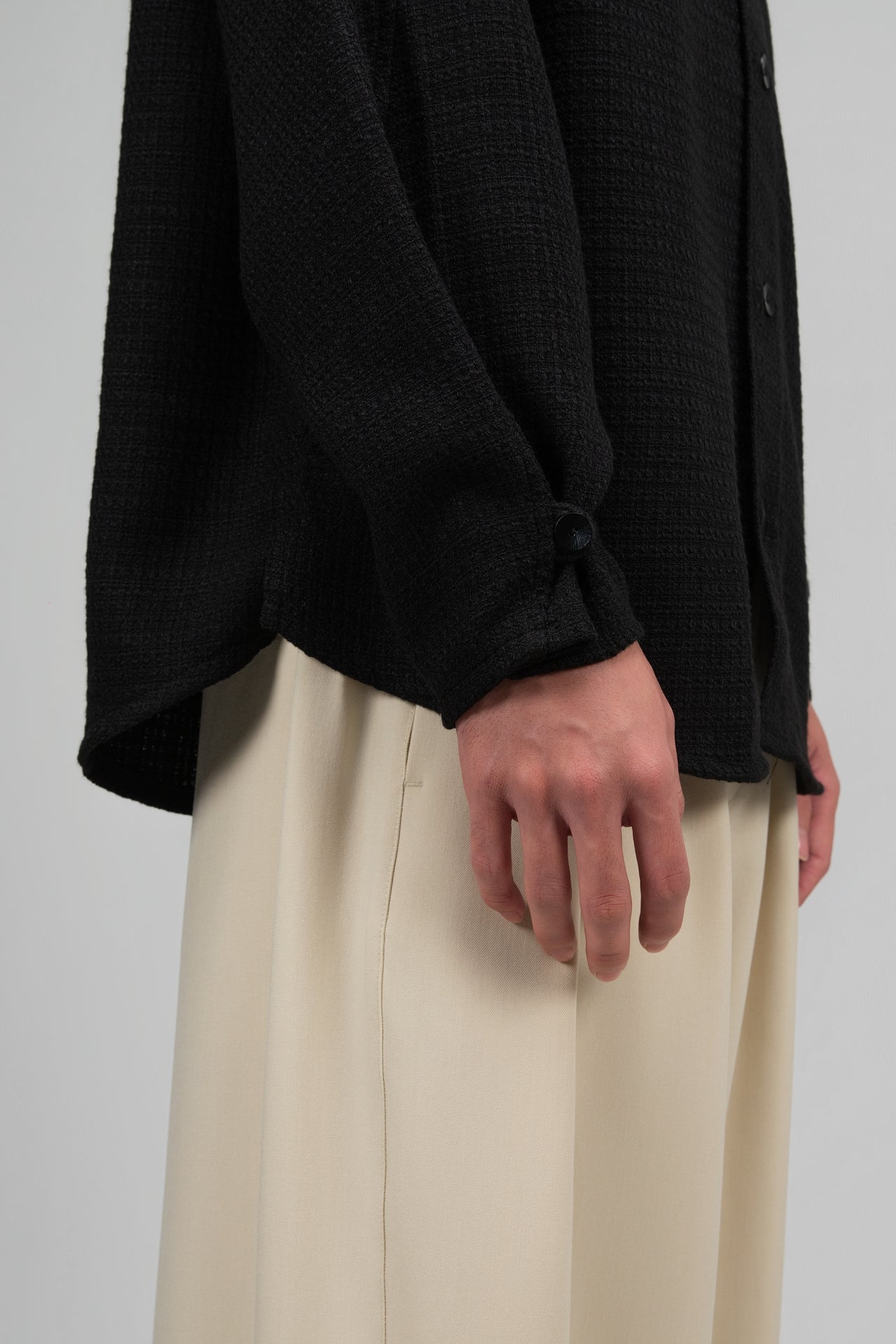 Gender Neutral Han Collar Blouse (Black) - BEV C multi label store