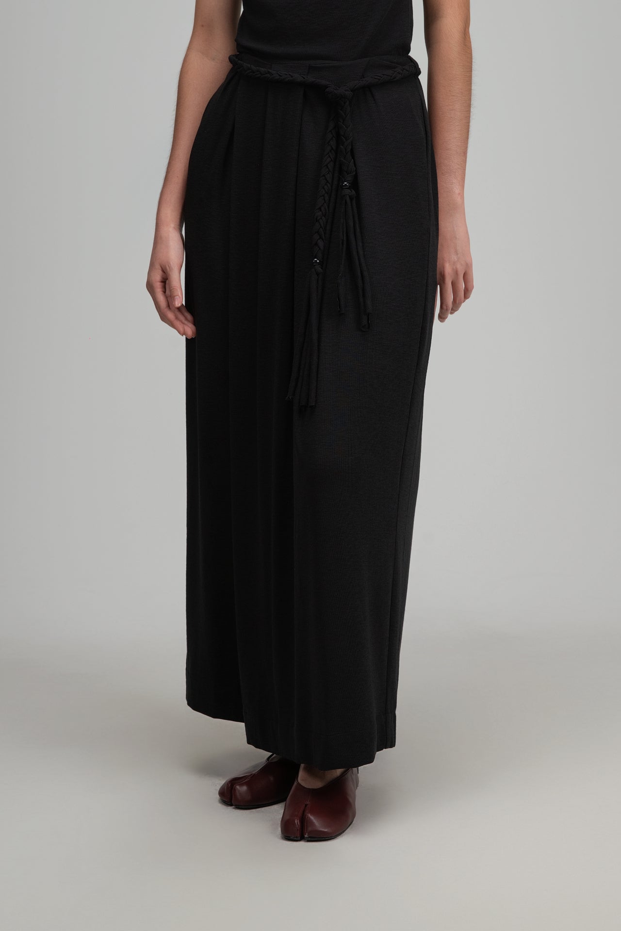 Snow Knit Pleated Cocoon Skirt w/ Braided Belt (Black) - BEV C multi label store