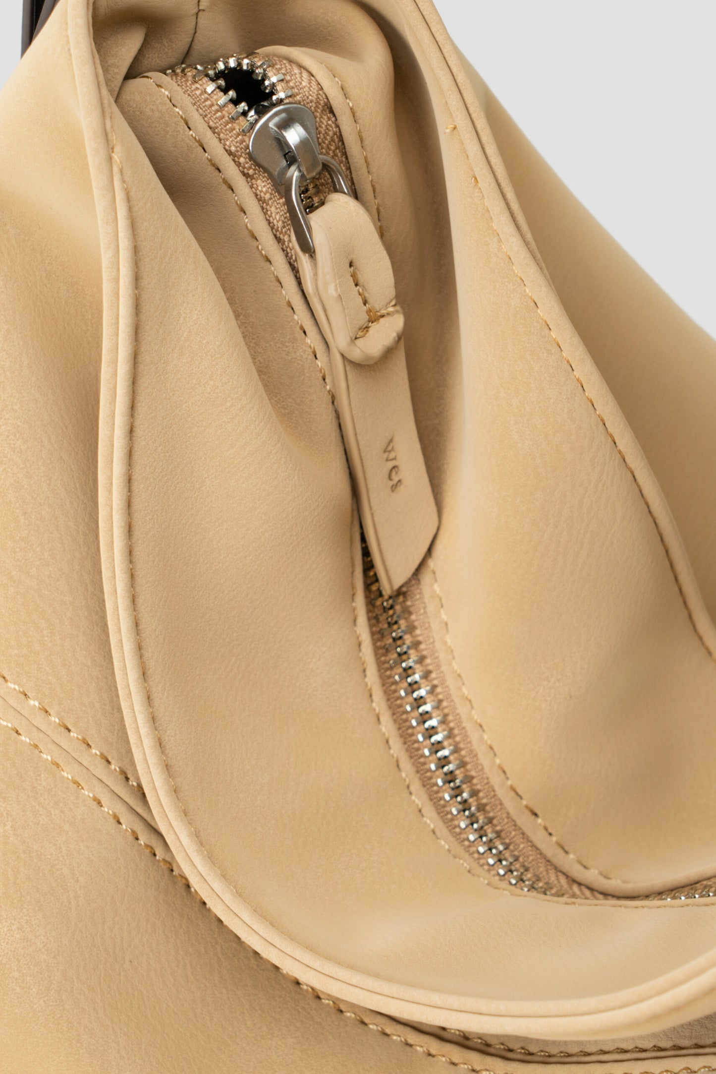 Large Soft Snow Leather Bag (Dune) - BEV C multi label store