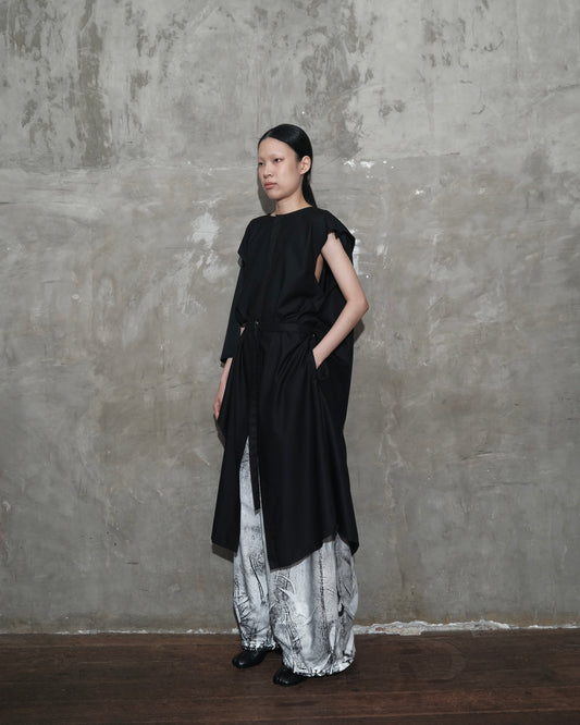 Kelawar Draped in Black