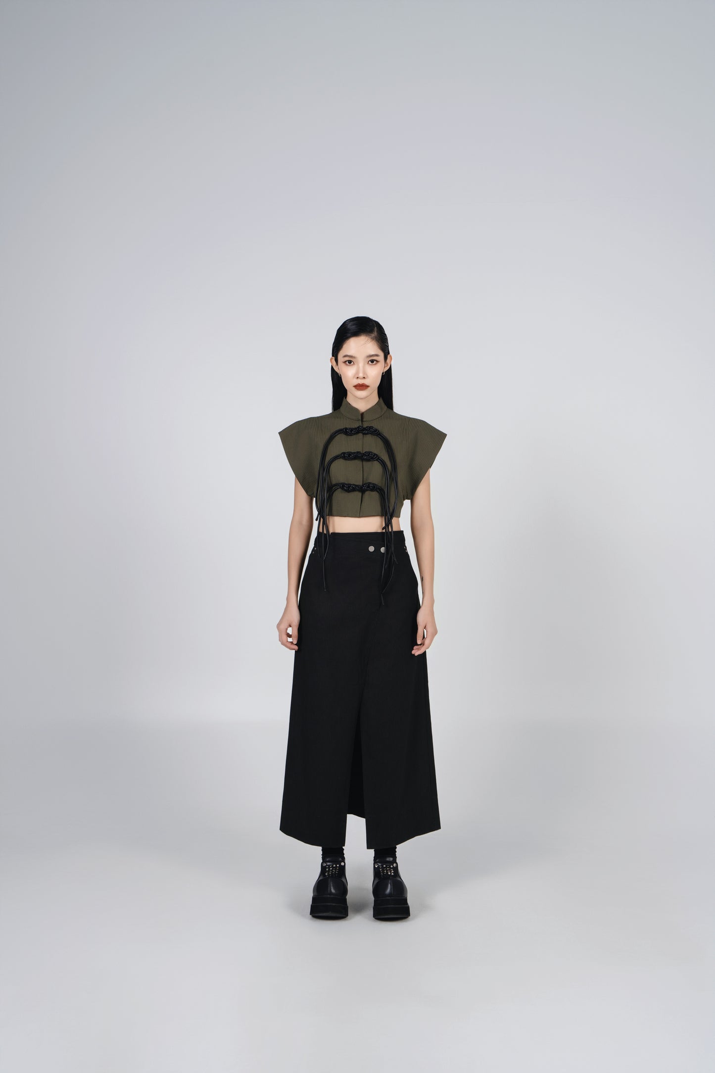 NOIZ N6TP4 MANDARIN COLLAR CHINESE KNOTS CROP TOP - Moss Green