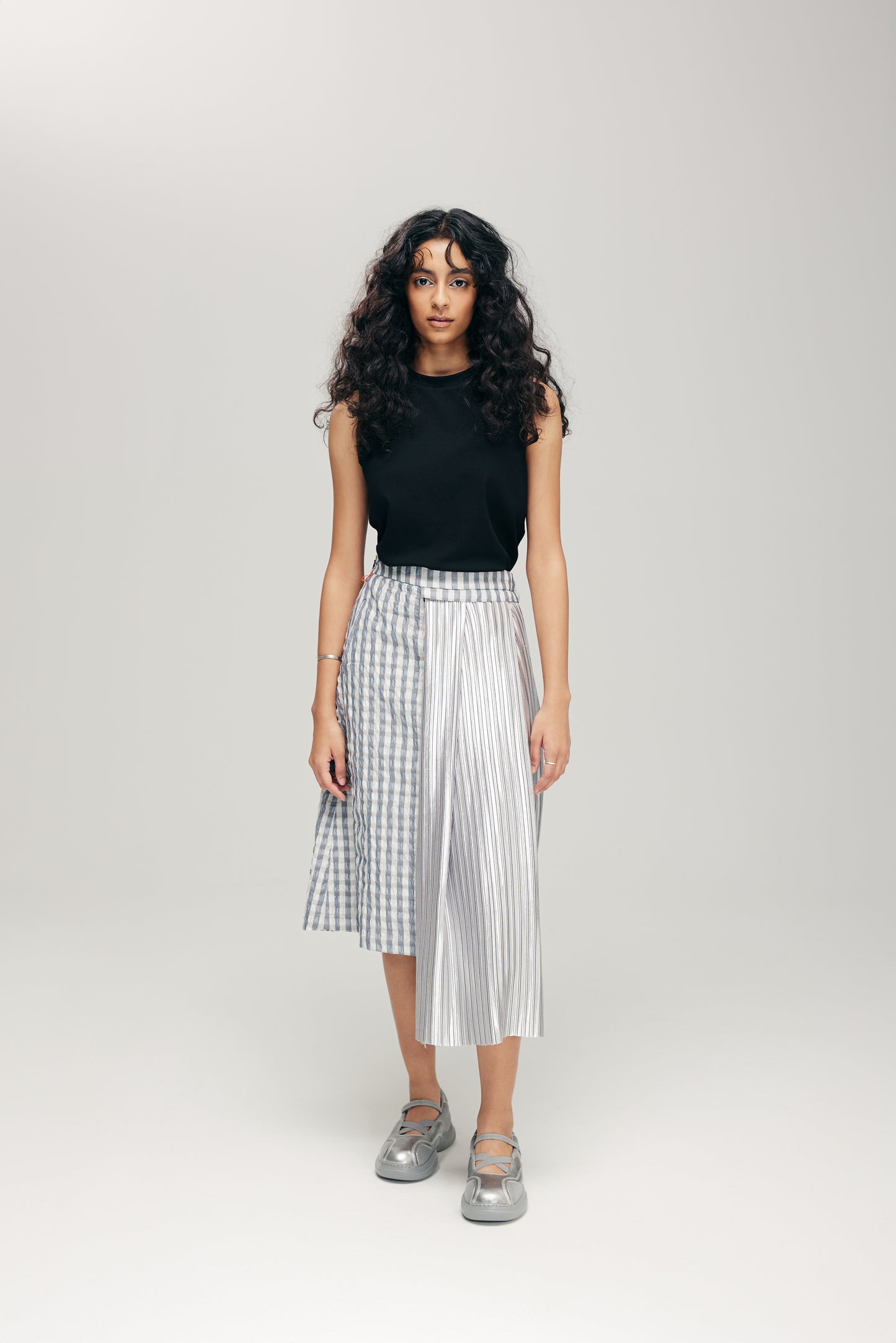 HANNEI 2-WAY SKIRT IN SILVER SEERSUCKER