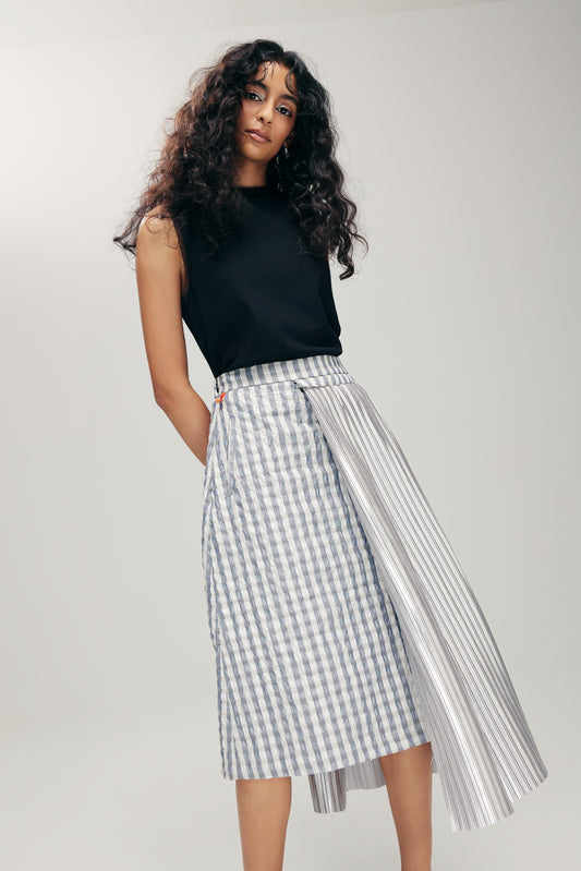 HANNEI 2-WAY SKIRT IN SILVER SEERSUCKER