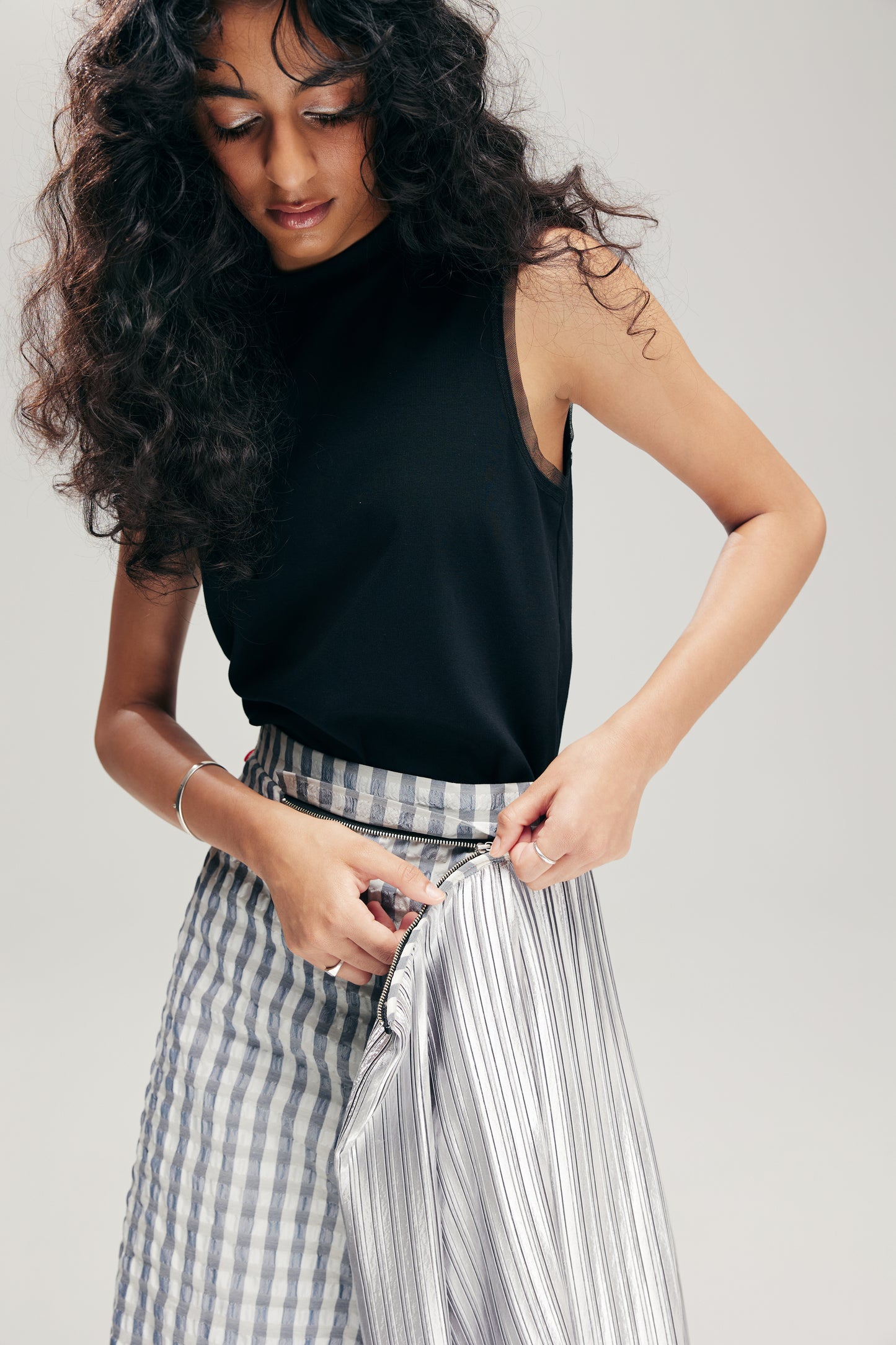 HANNEI 2-WAY SKIRT IN SILVER SEERSUCKER