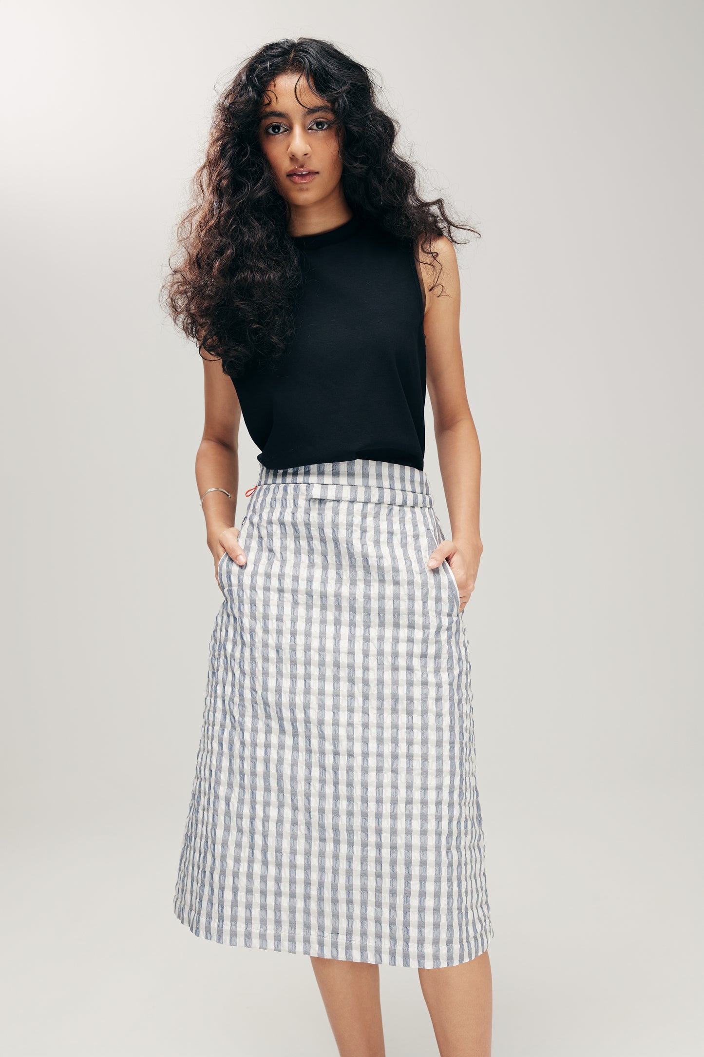 HANNEI 2-WAY SKIRT IN SILVER SEERSUCKER