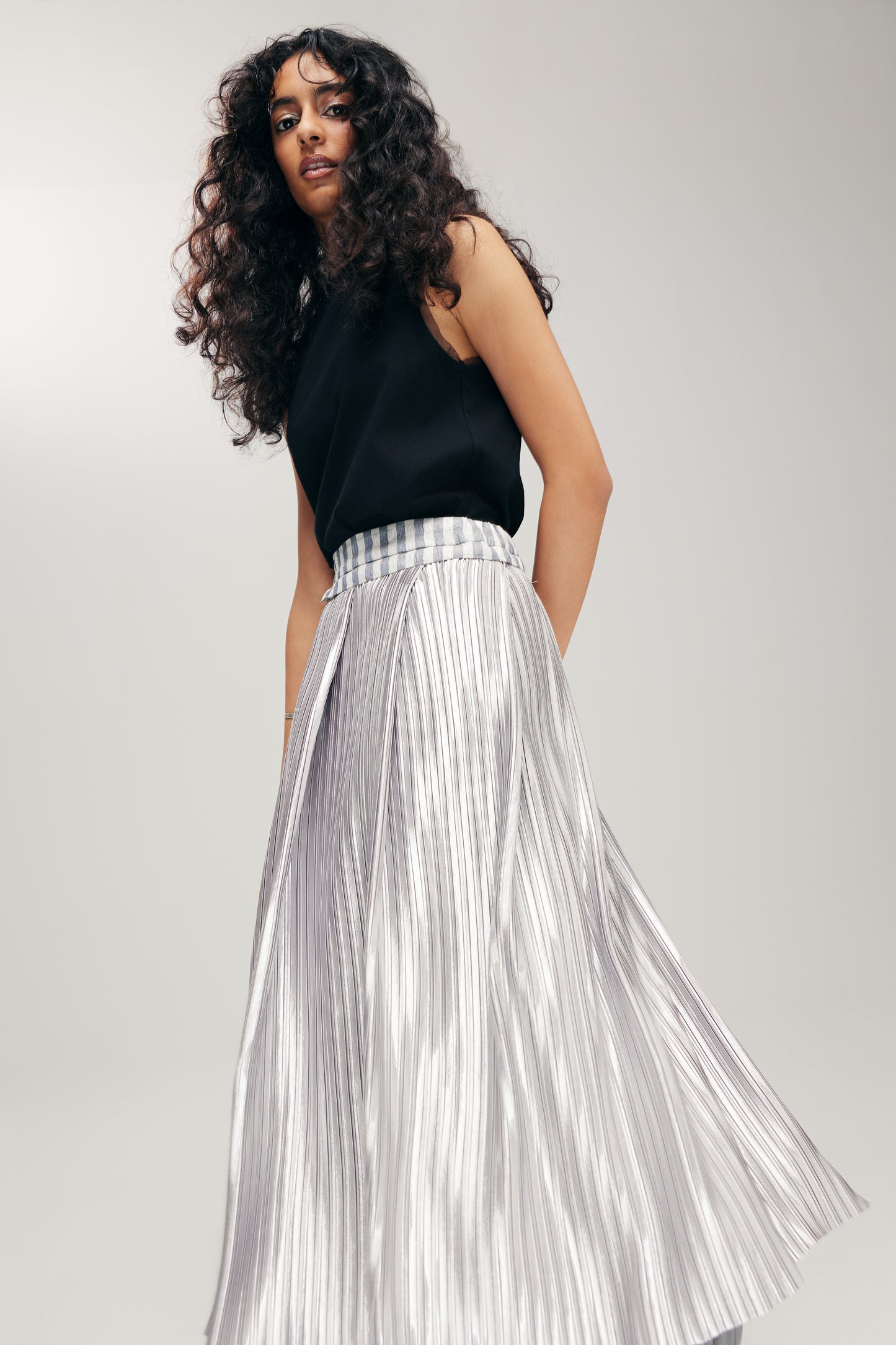 HANNEI 2-WAY SKIRT IN SILVER SEERSUCKER