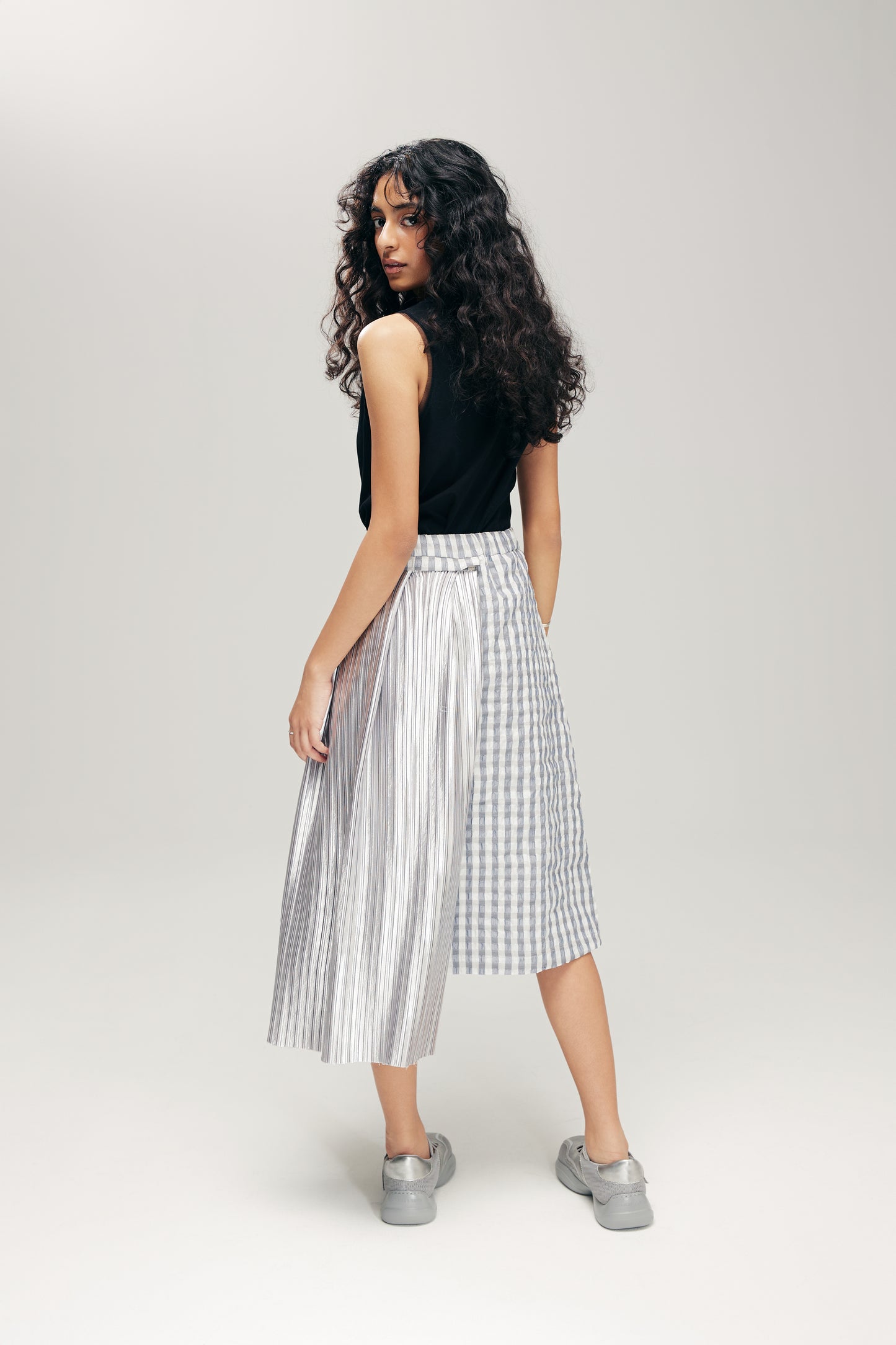 HANNEI 2-WAY SKIRT IN SILVER SEERSUCKER
