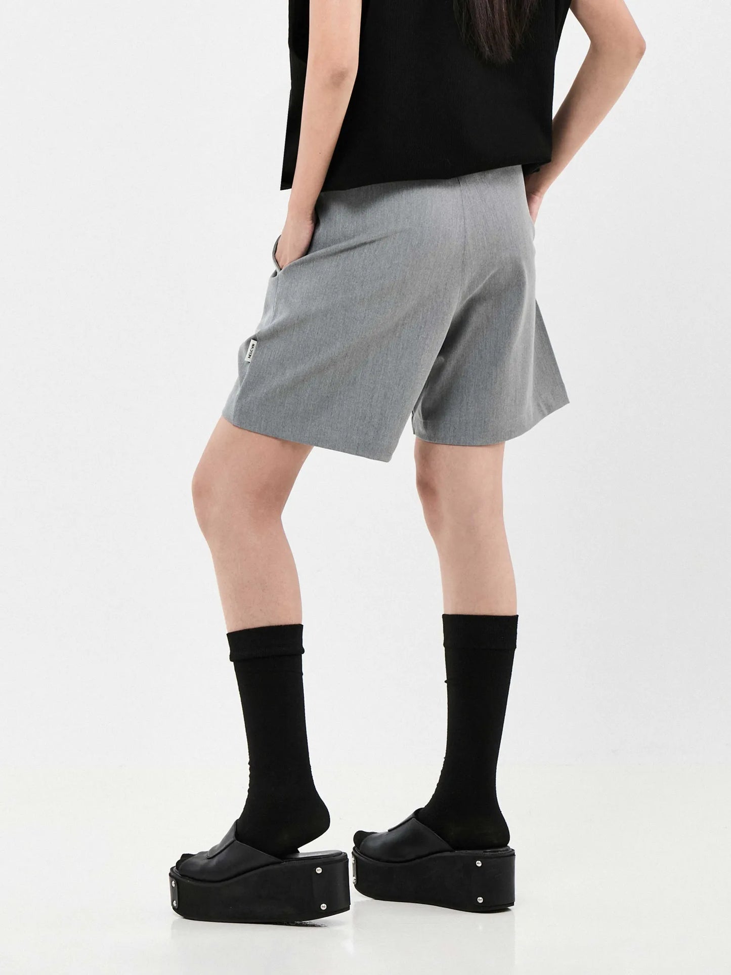 CASUAL QUARTER SUIT SHORTS | GREY