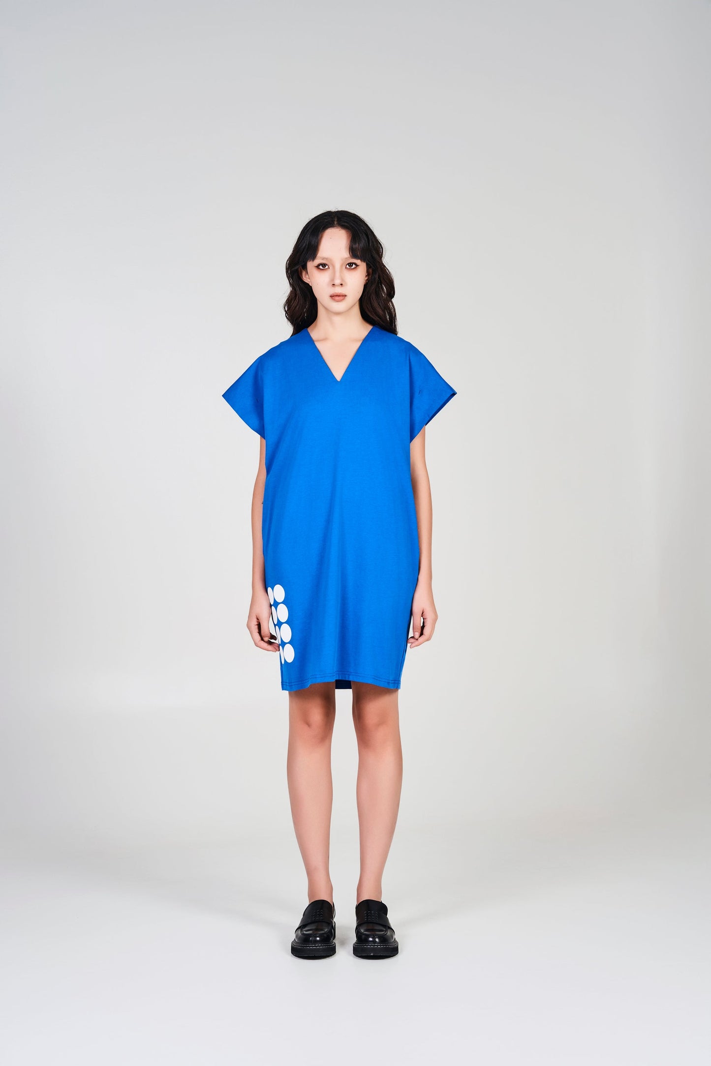 NOIZ N4DR1 LOGO V-NECK T-SHIRT DRESS - BLUE