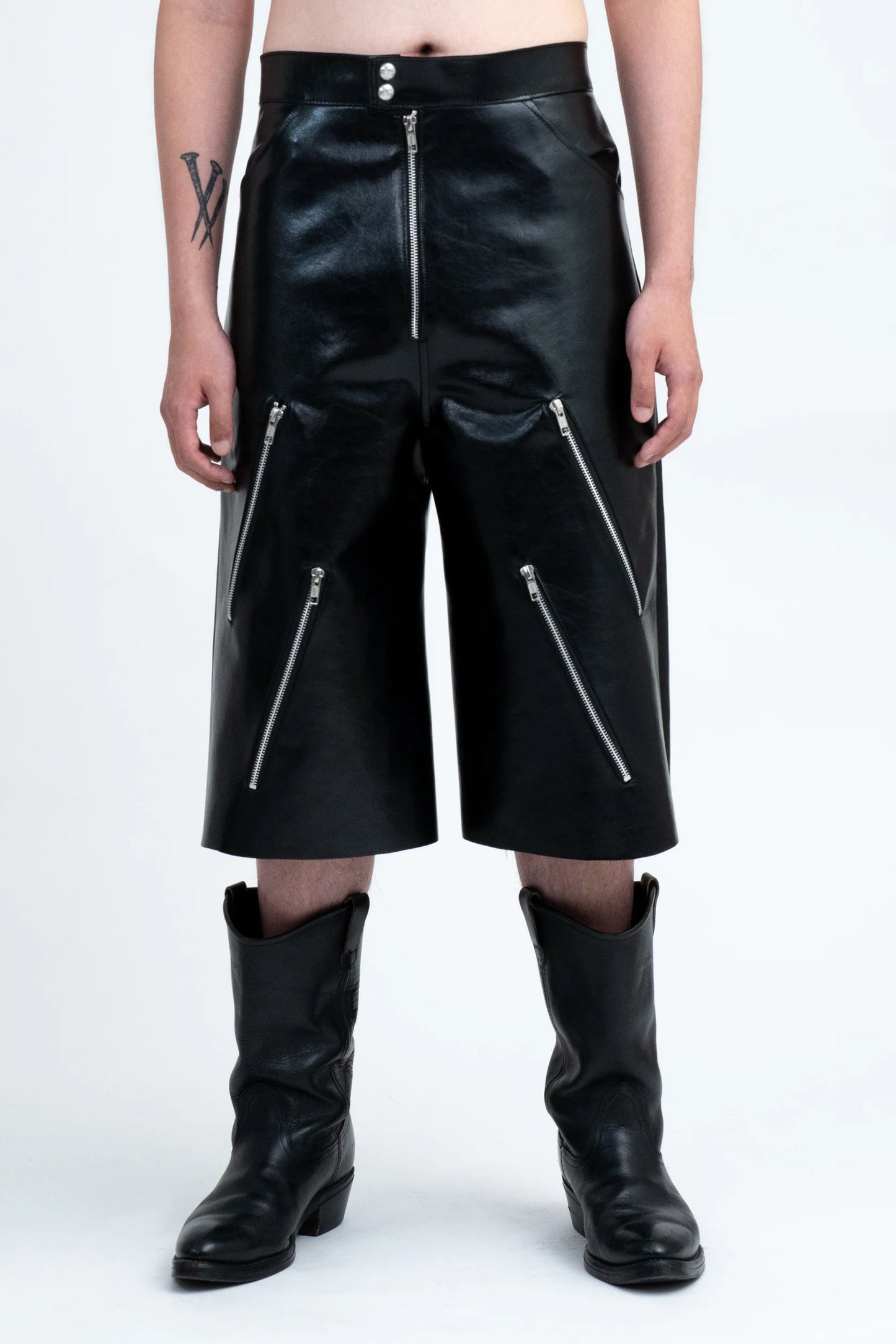 RHITTA AXE LEATHER JORTS