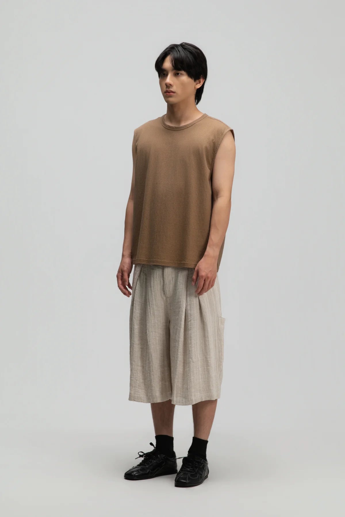Gender Neutral Front Box Pleated Shorts (Beige)