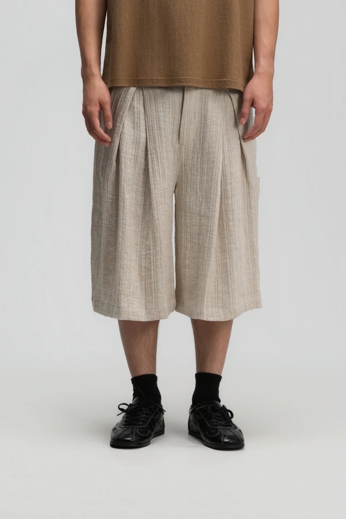 Gender Neutral Front Box Pleated Shorts (Beige)