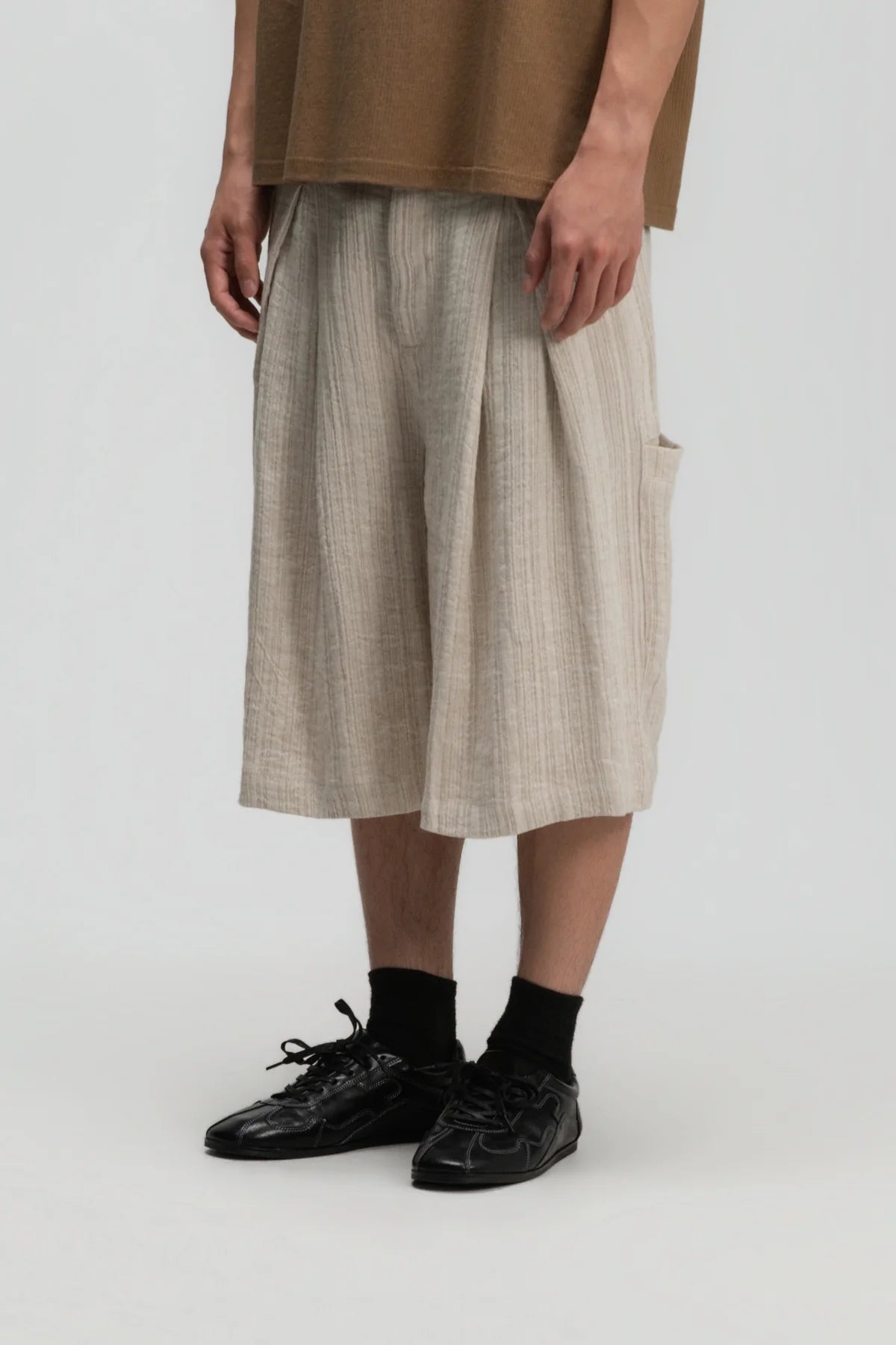 Gender Neutral Front Box Pleated Shorts (Beige)