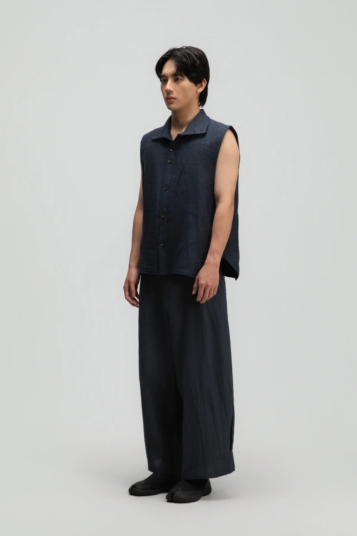 Gender Neutral Pleated Hem Ankle Pants (Navy Blue Stripe)