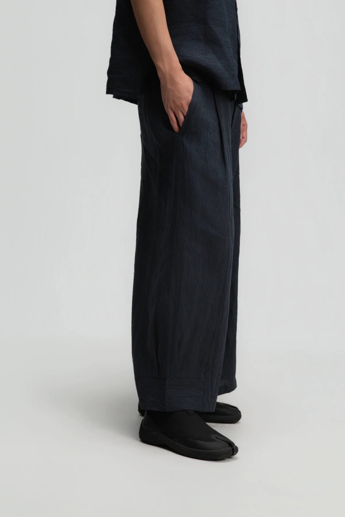 Gender Neutral Pleated Hem Ankle Pants (Navy Blue Stripe)