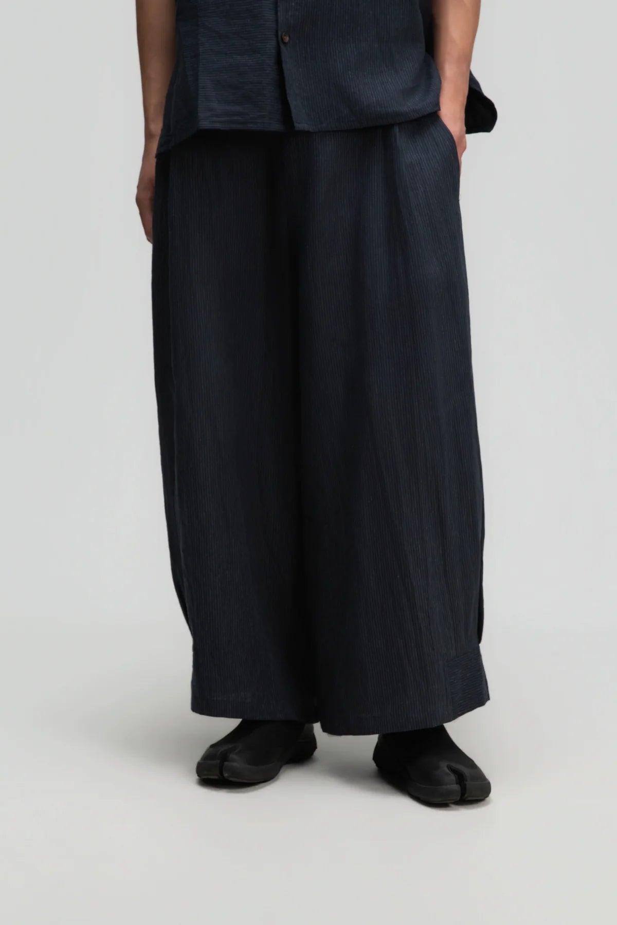 Gender Neutral Pleated Hem Ankle Pants (Navy Blue Stripe)