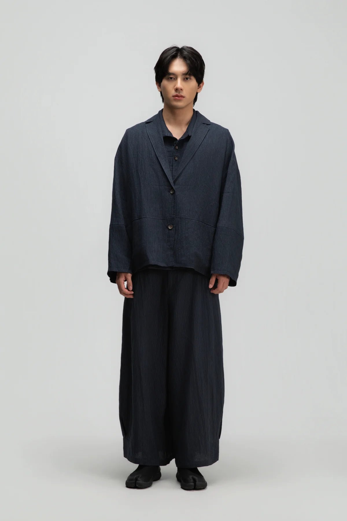 Gender Neutral Oversized Pleated Back Hem Blazer (Navy Blue Stripe)