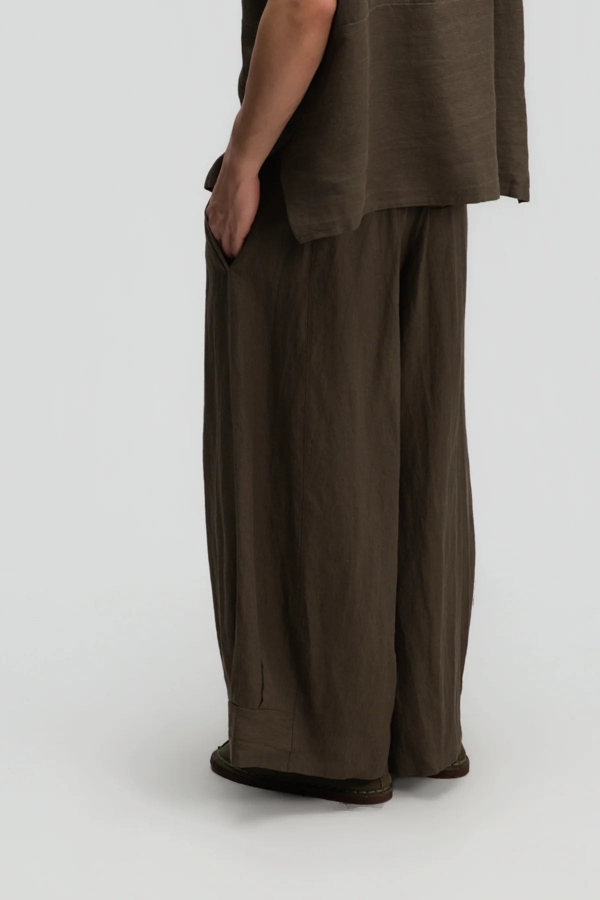 Gender Neutral Pleated Hem Ankle Pants (Olive Brown Stripe)