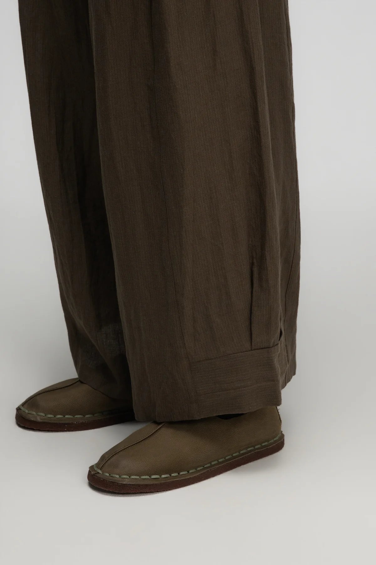 Gender Neutral Pleated Hem Ankle Pants (Olive Brown Stripe)