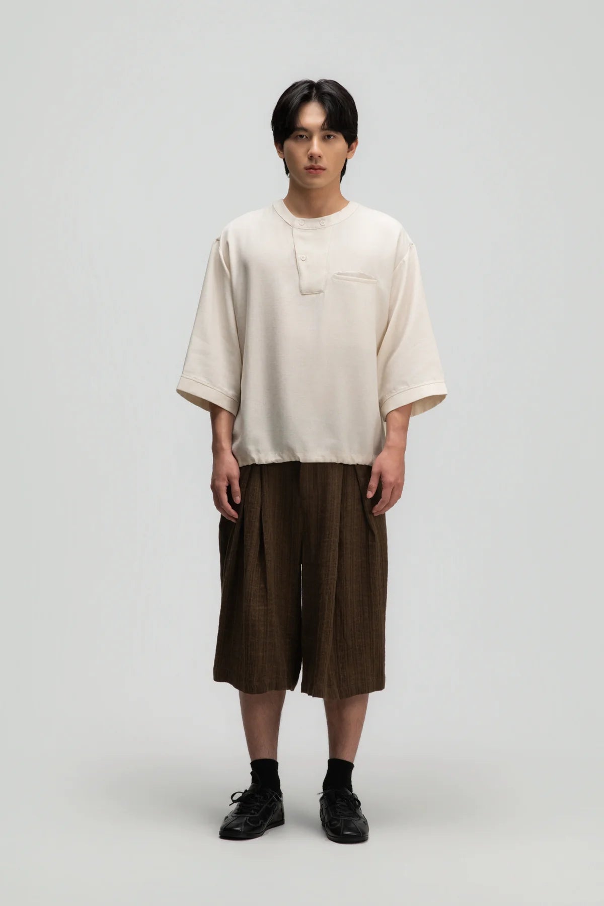 Gender Neutral Front Box Pleated Shorts (Brown)